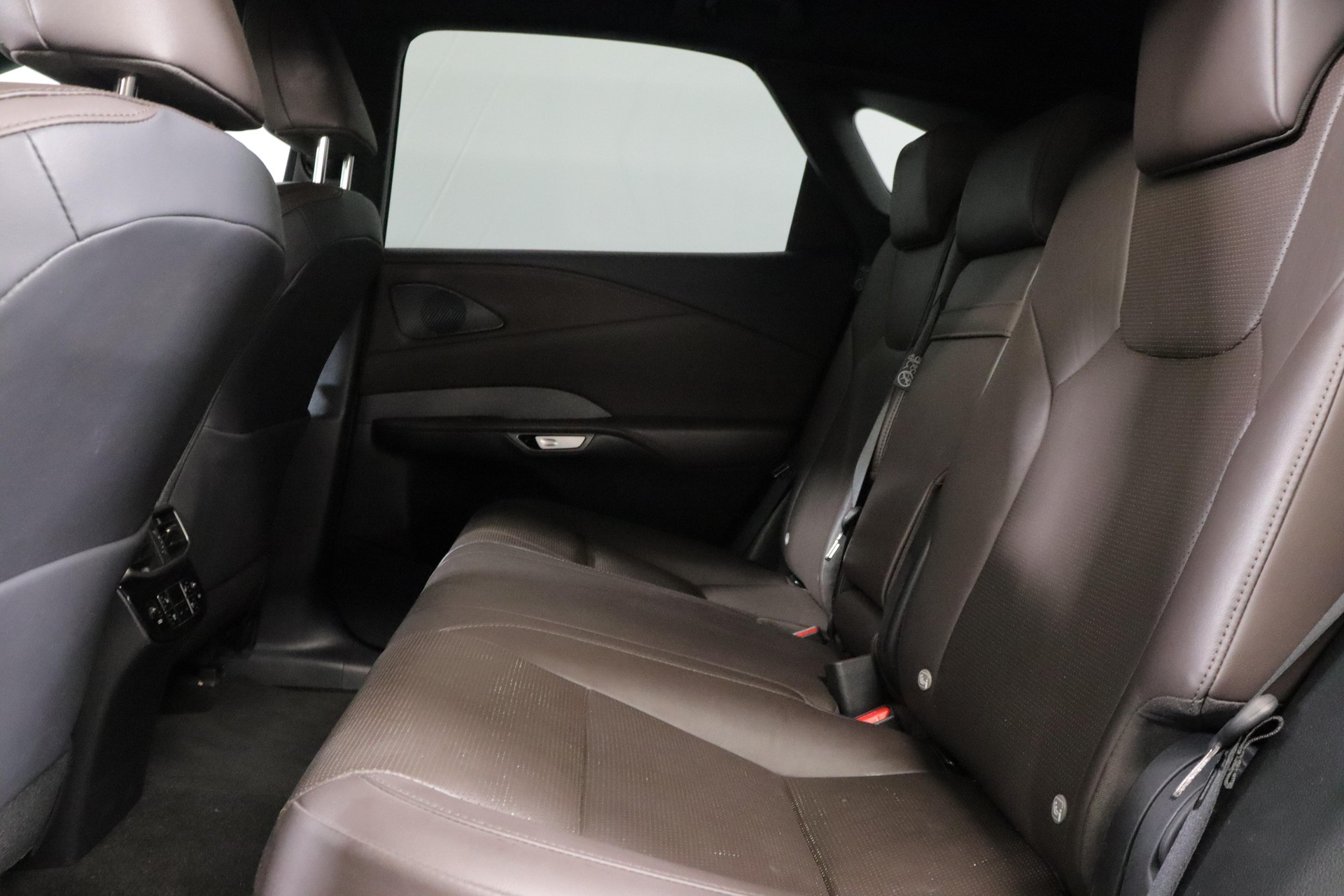 LEXUS RX 350h F-Line-showroom-element-3