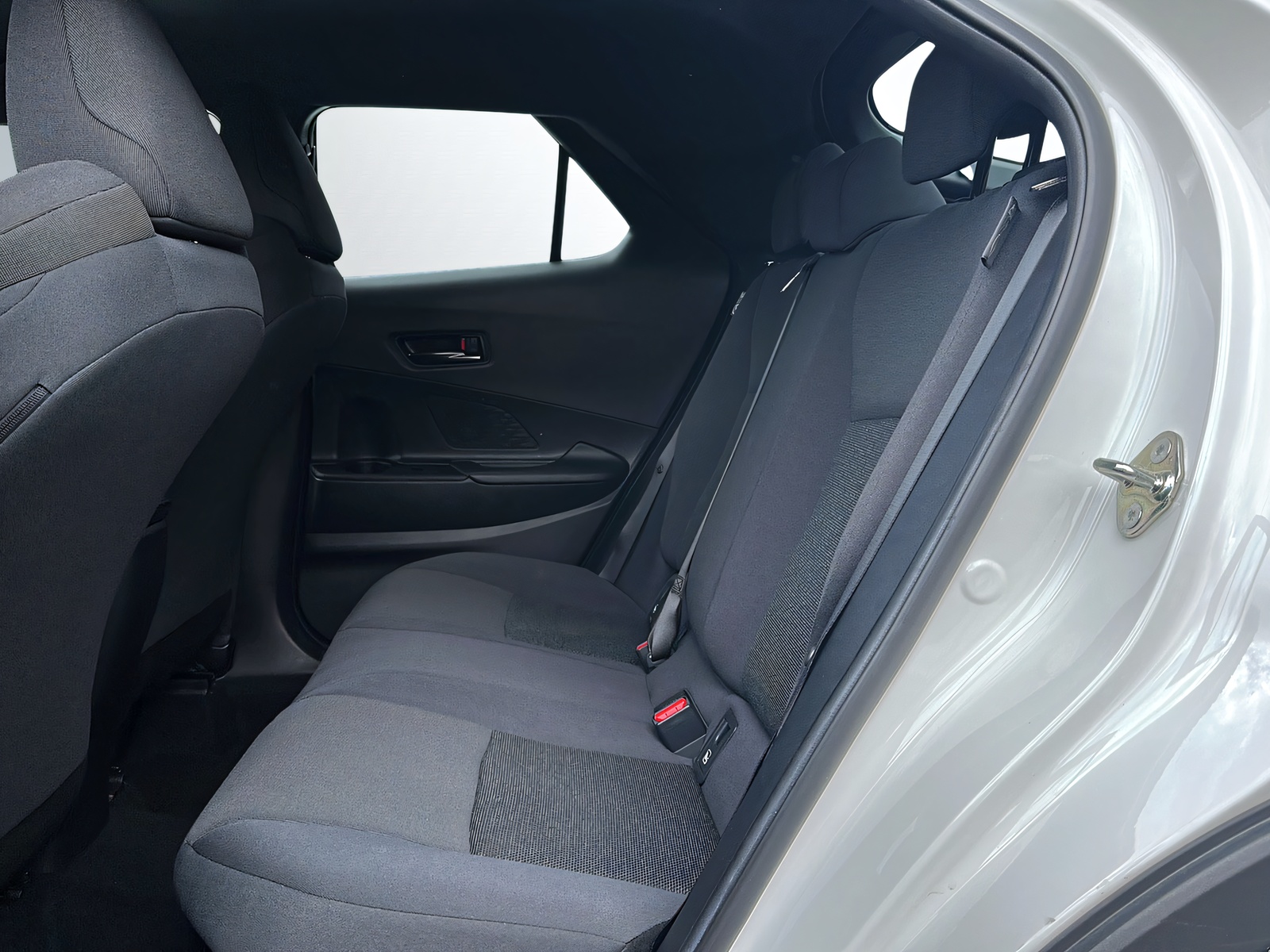 TOYOTA C-HR 1.8 HSD CVT Comfort-image-9