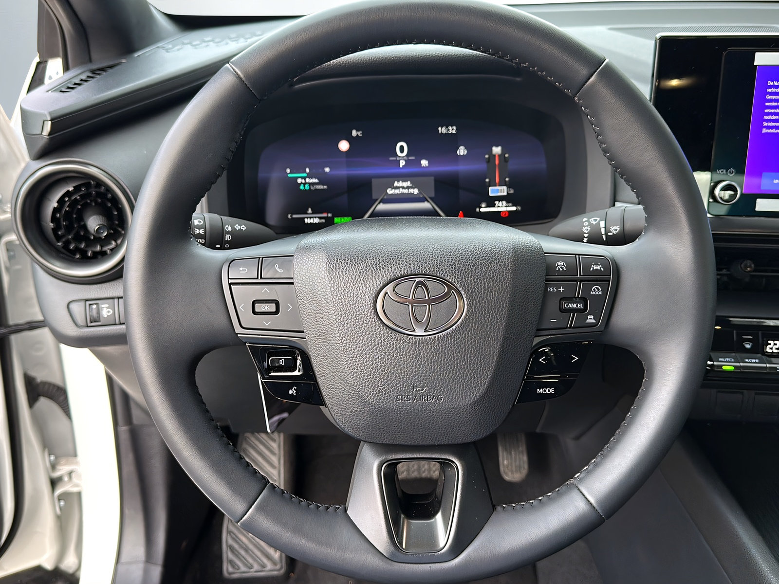 TOYOTA C-HR 1.8 HSD CVT Comfort-image-6
