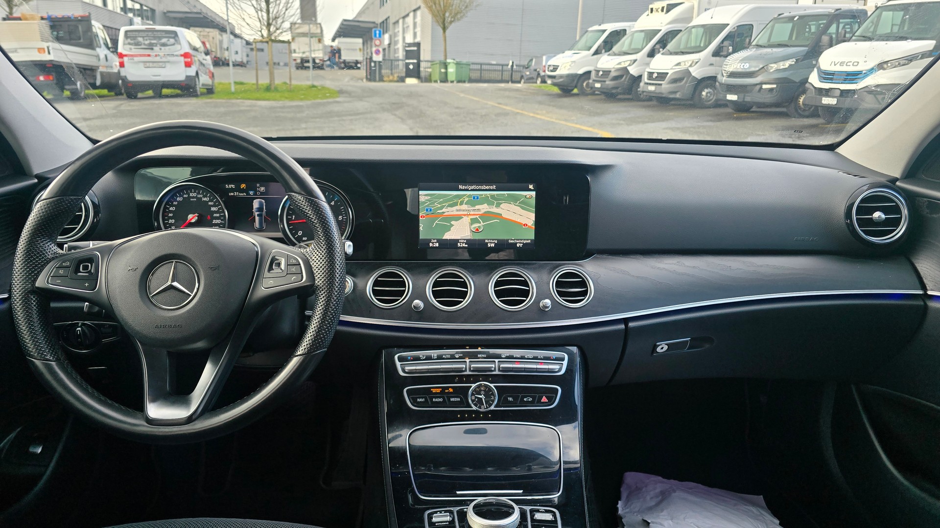 MERCEDES-BENZ E 220 d Avantgarde 9G-Tronic-image-11