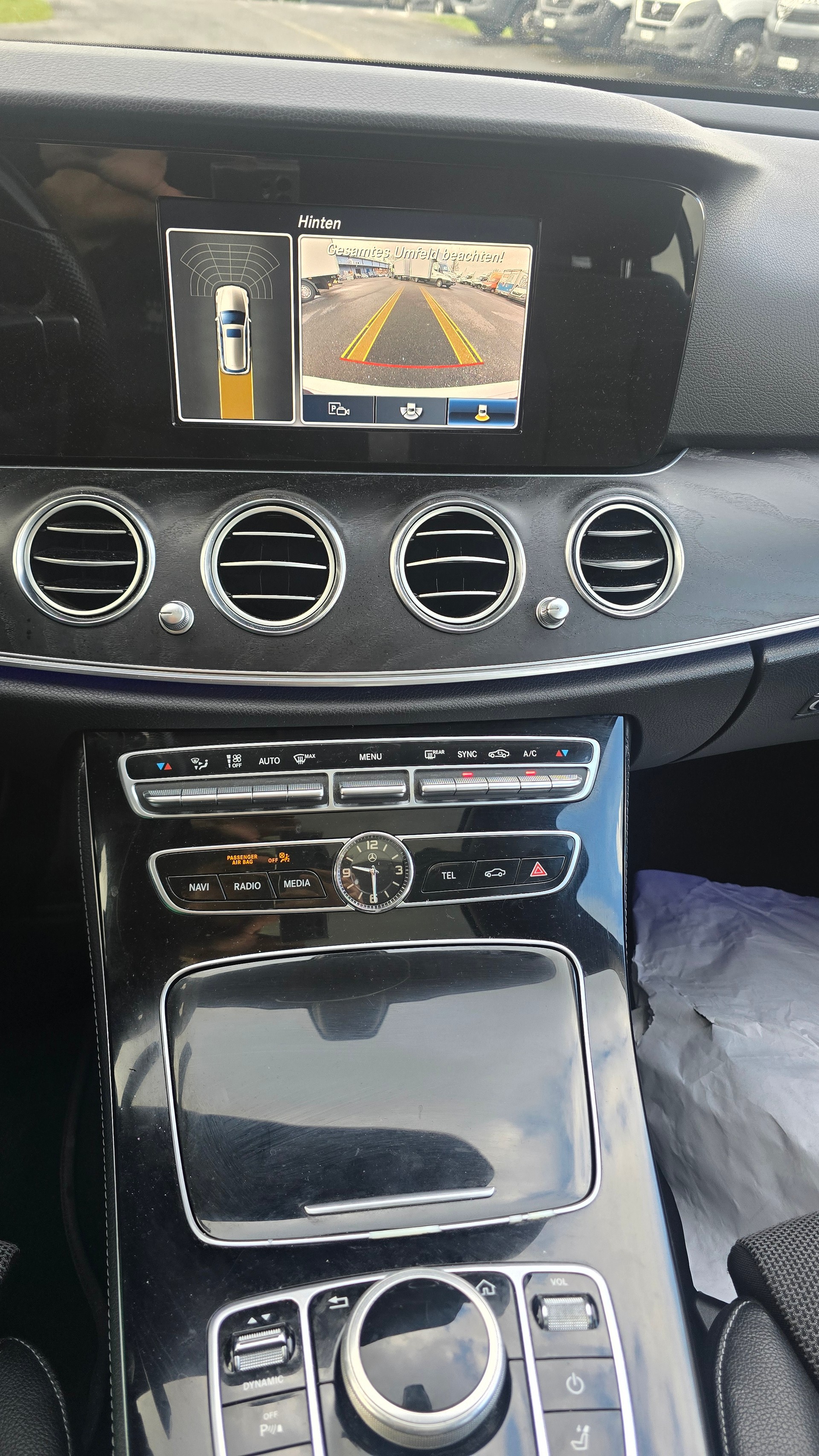 MERCEDES-BENZ E 220 d Avantgarde 9G-Tronic-image-18