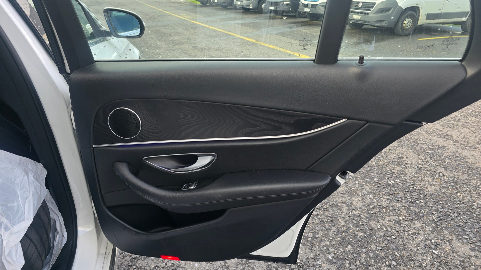 MERCEDES-BENZ E 220 d Avantgarde 9G-Tronic-image-10