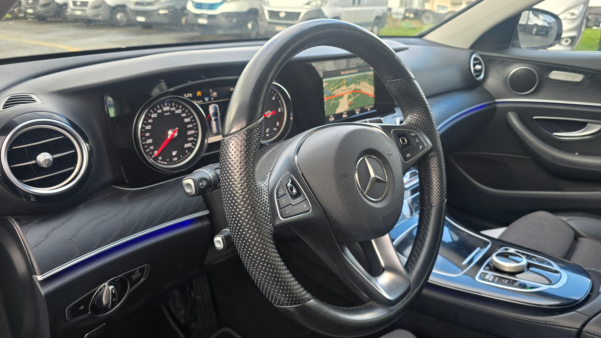 MERCEDES-BENZ E 220 d Avantgarde 9G-Tronic-image-15