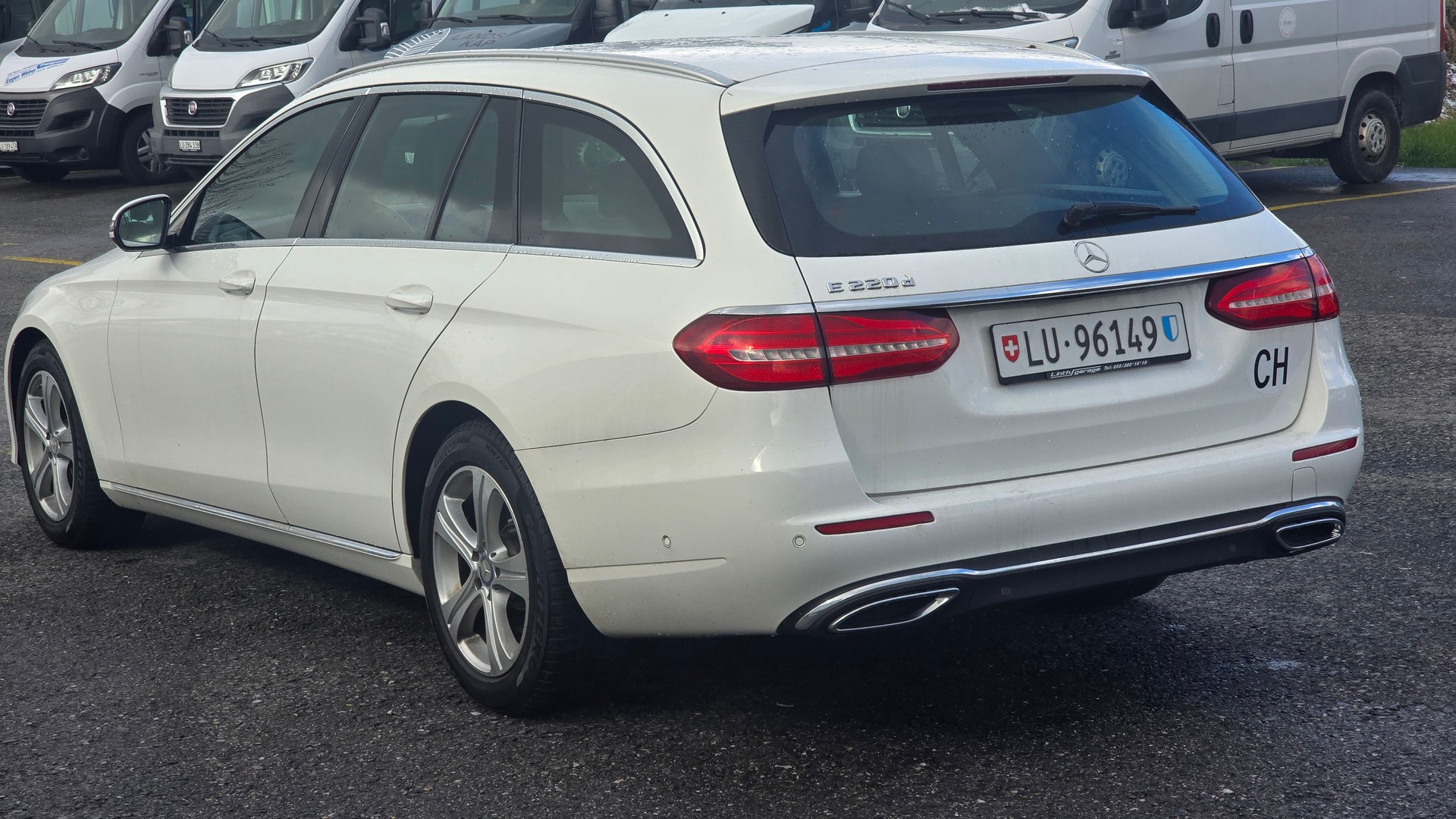 MERCEDES-BENZ E 220 d Avantgarde 9G-Tronic-showroom-element-3