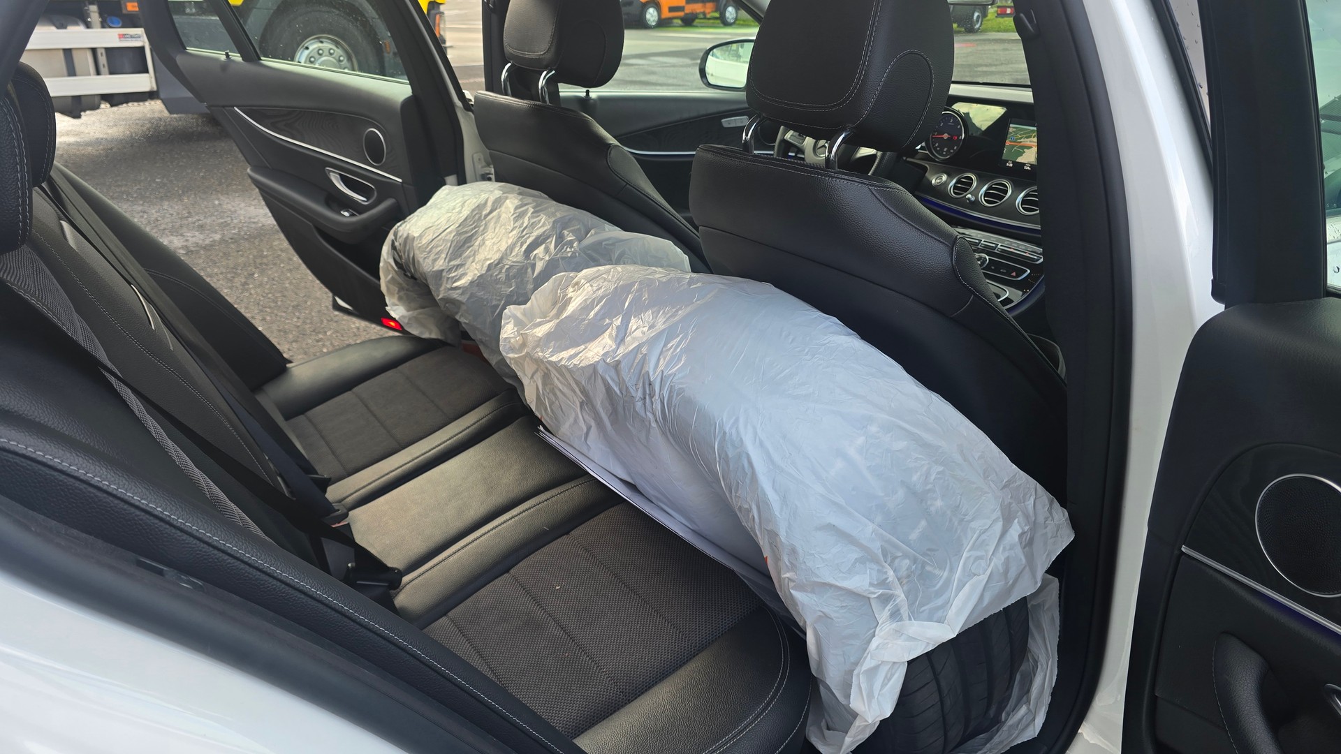 MERCEDES-BENZ E 220 d Avantgarde 9G-Tronic-image-9