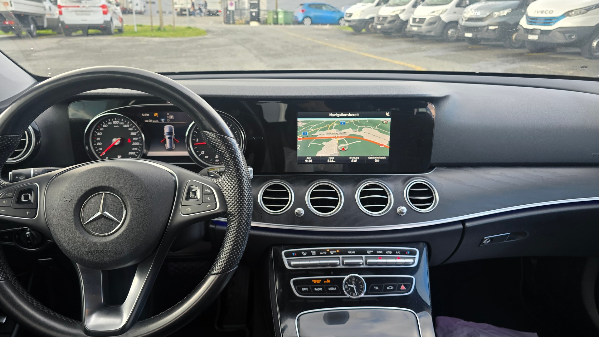MERCEDES-BENZ E 220 d Avantgarde 9G-Tronic-image-12