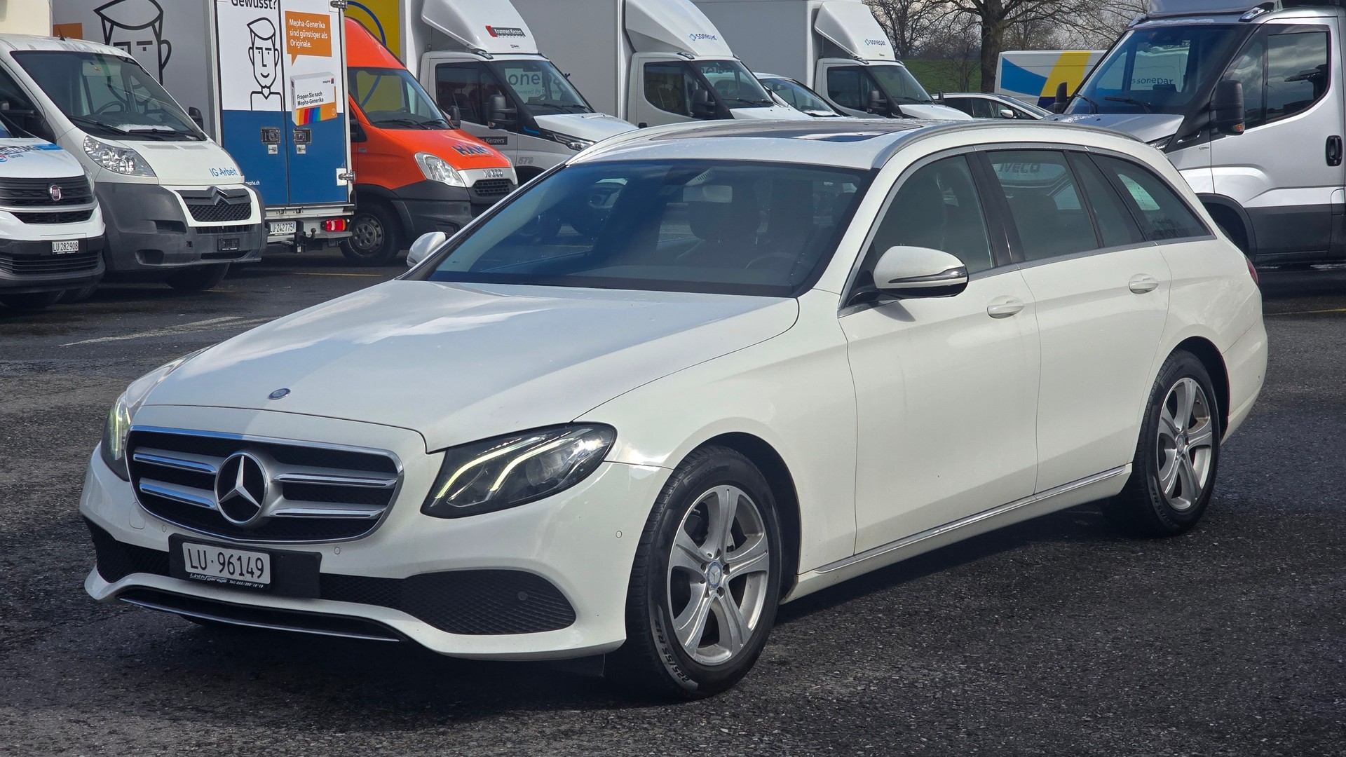 MERCEDES-BENZ E 220 d Avantgarde 9G-Tronic-showroom-element-1