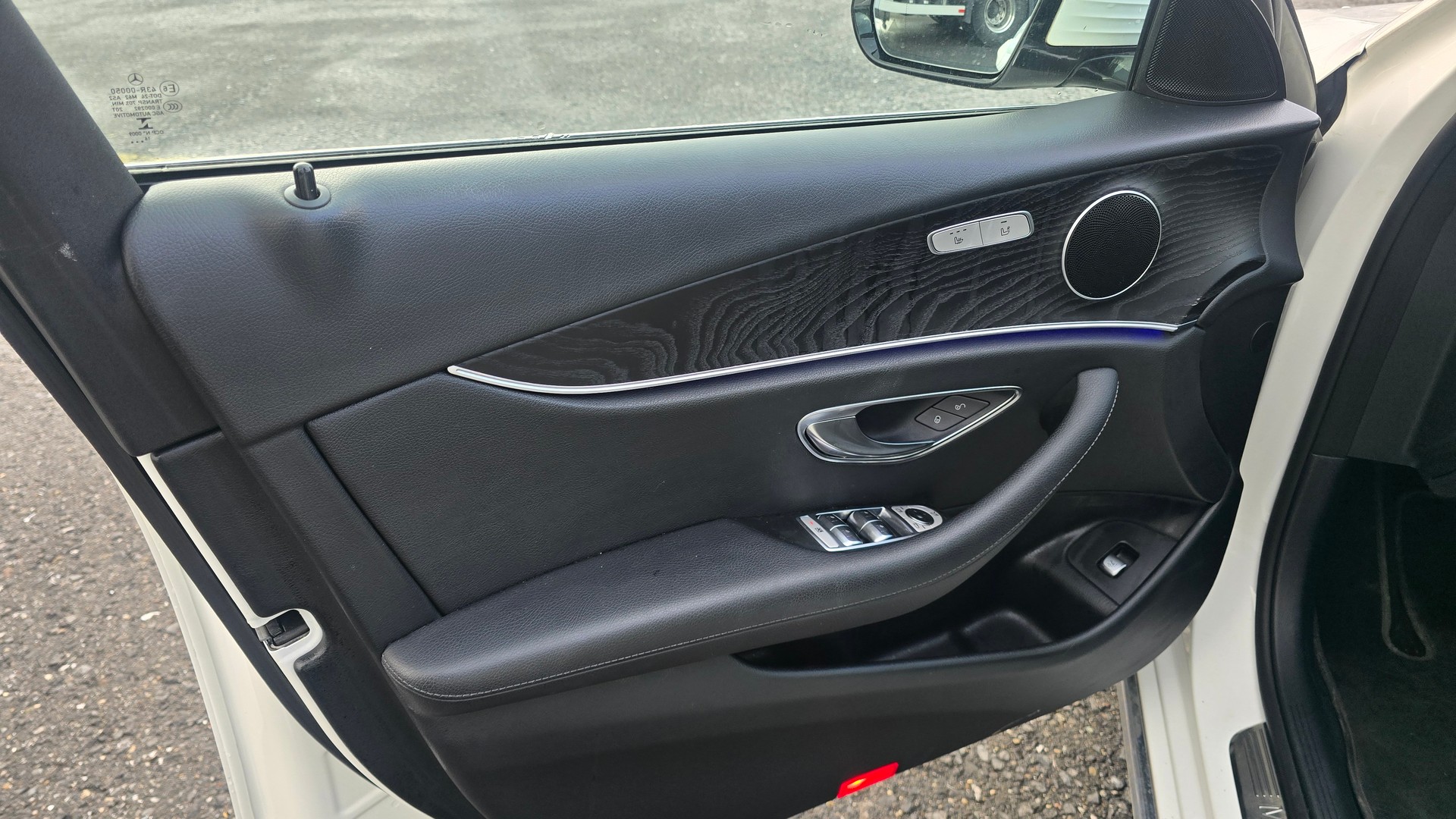 MERCEDES-BENZ E 220 d Avantgarde 9G-Tronic-image-14