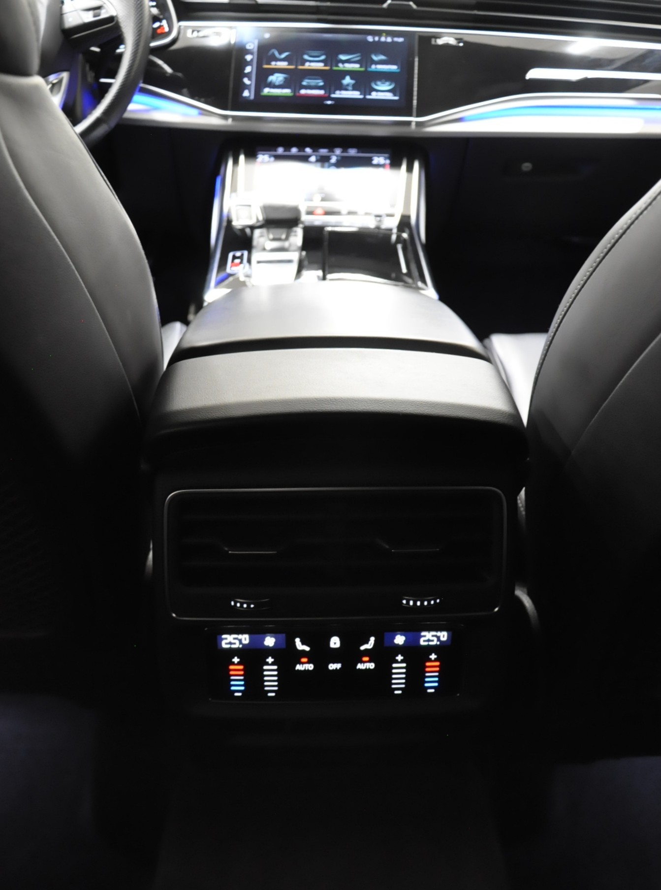 AUDI Q7 50 TDI quattro S Line tiptronic-image-24