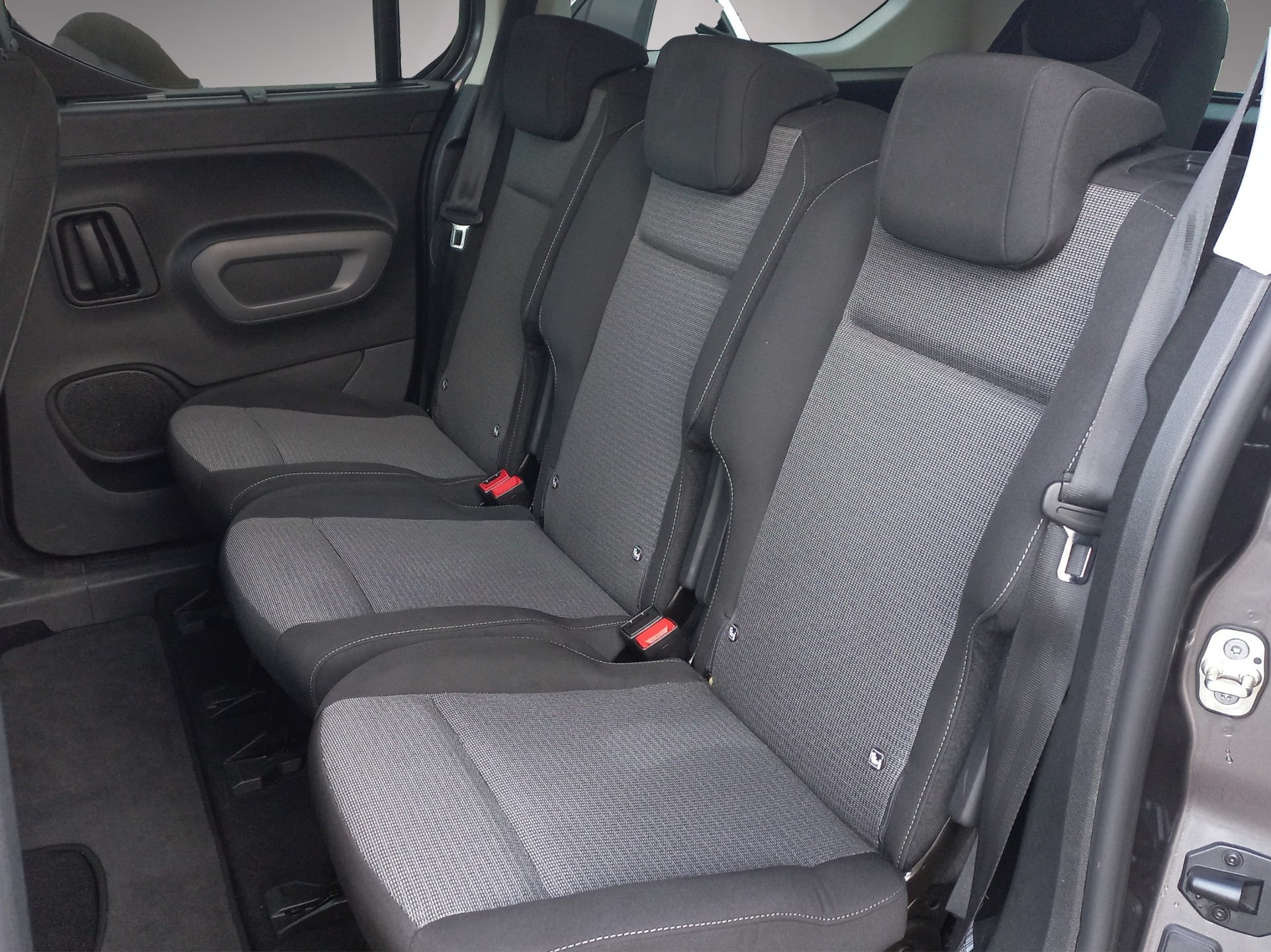 TOYOTA Proace City Verso 1.5 Trend Long-image-12