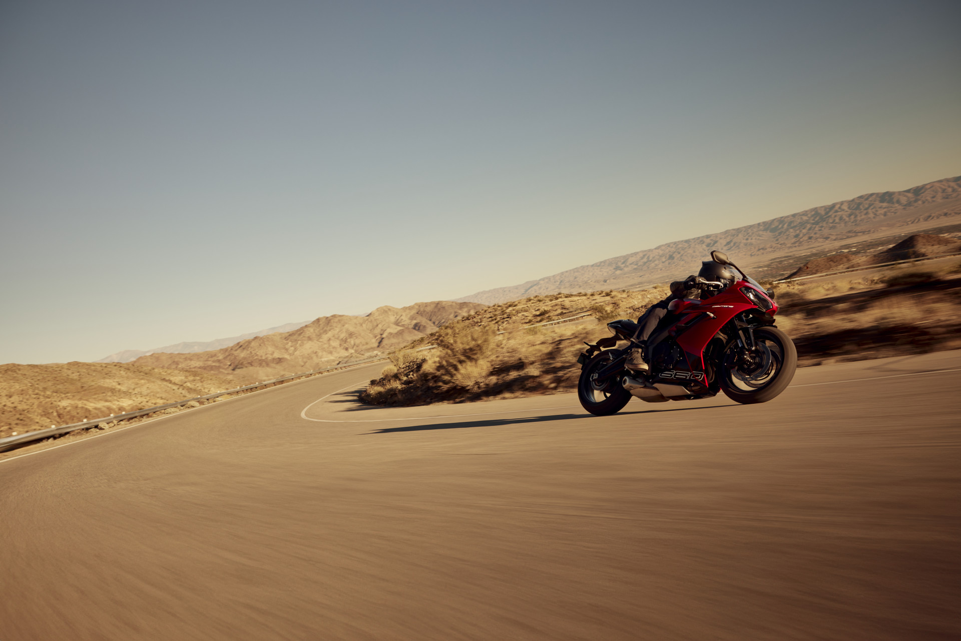 TRIUMPH Daytona 660-image-3