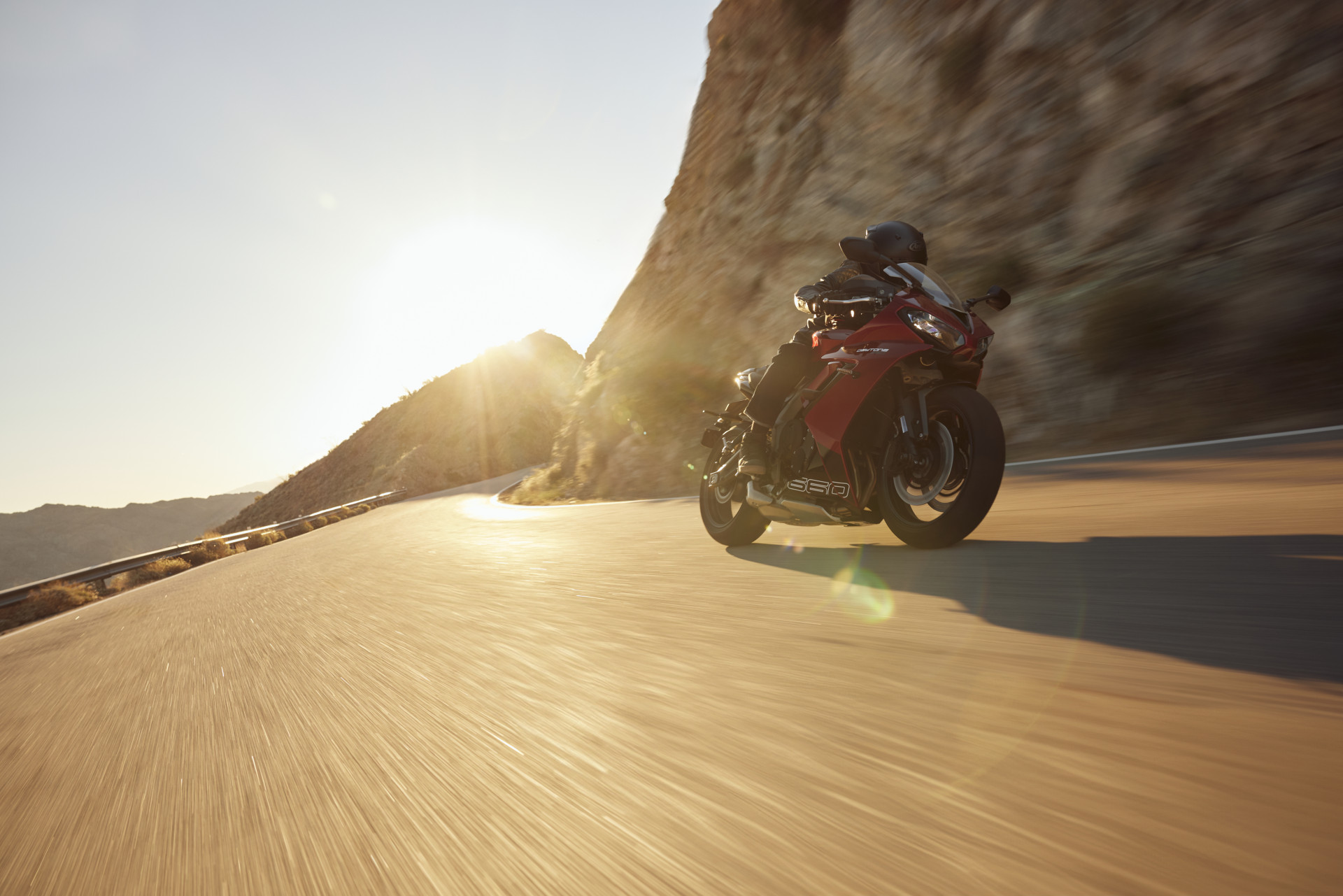 TRIUMPH Daytona 660-image-1