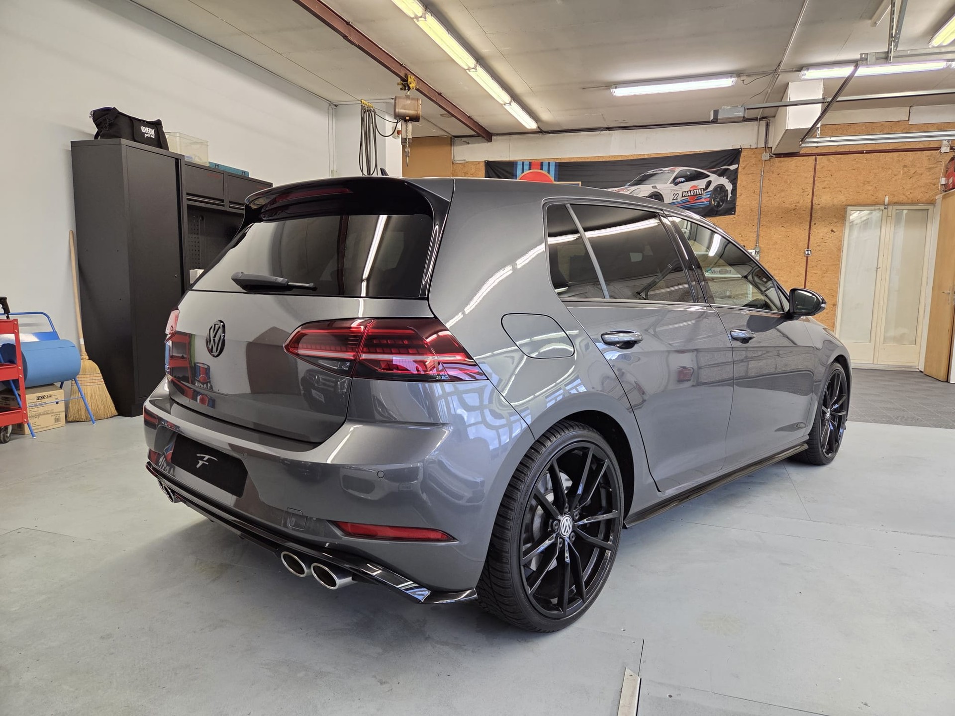 VW Golf 2.0 TSI R 4Motion DSG-image-4