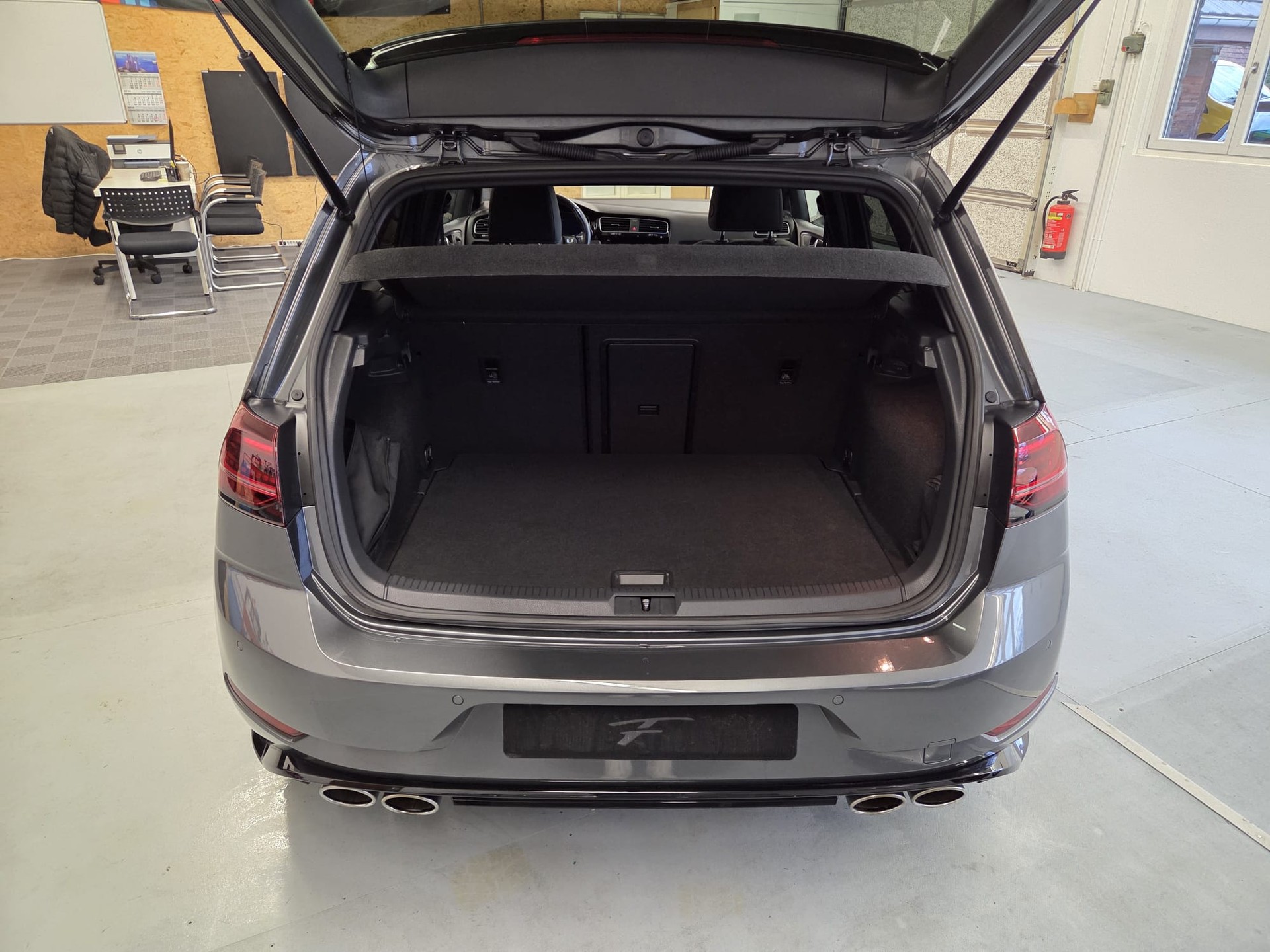 VW Golf 2.0 TSI R 4Motion DSG-image-15