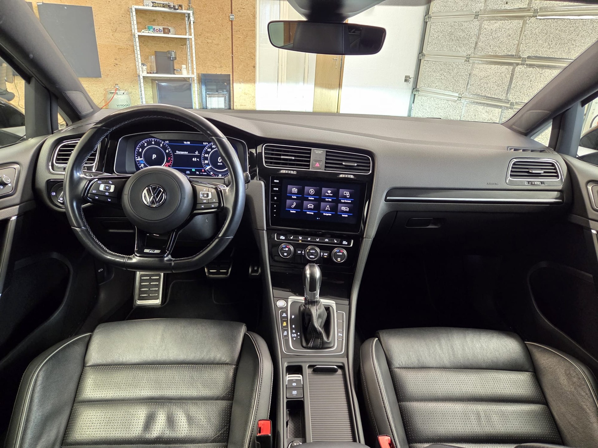 VW Golf 2.0 TSI R 4Motion DSG-image-11