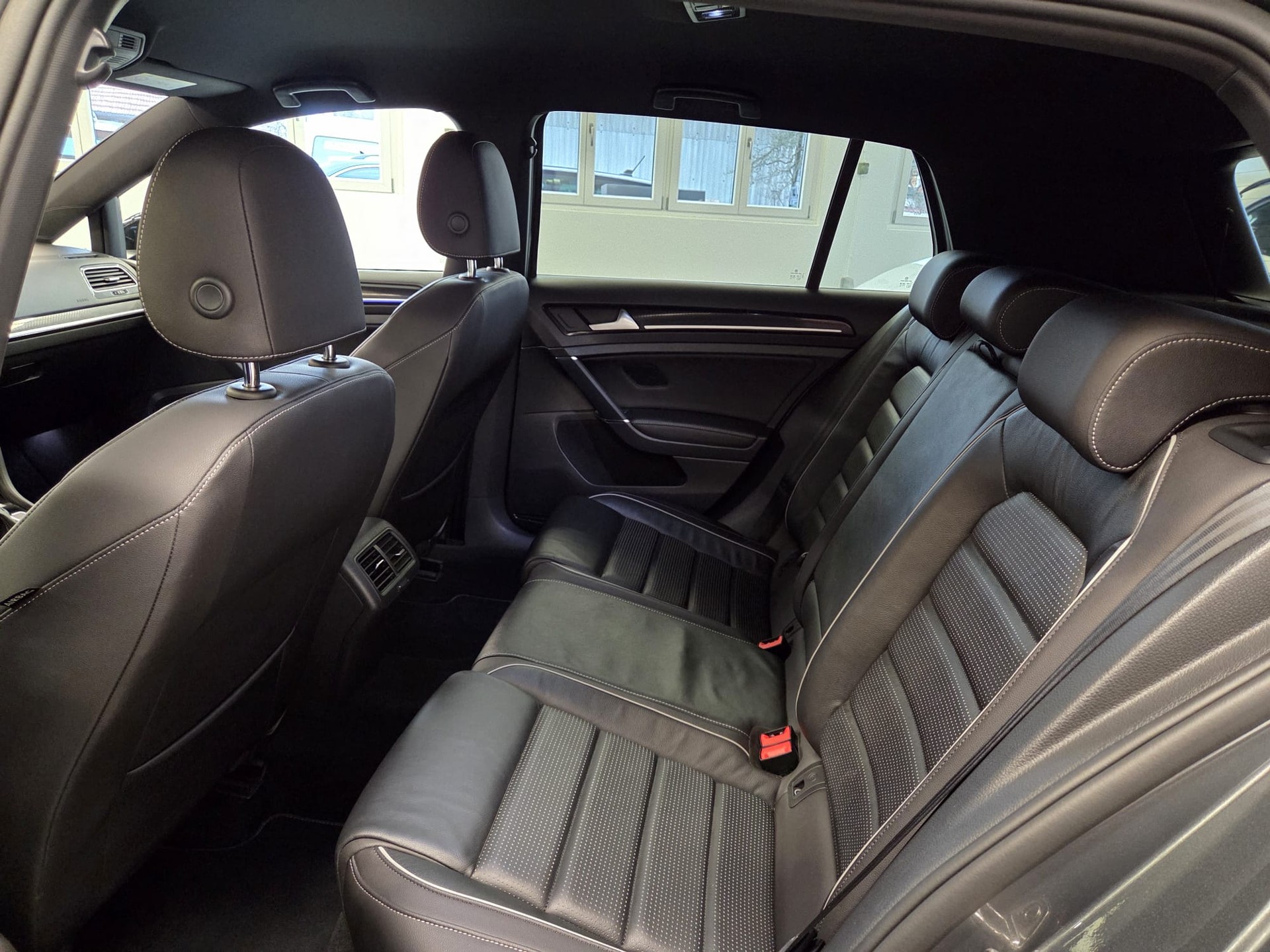 VW Golf 2.0 TSI R 4Motion DSG-image-12