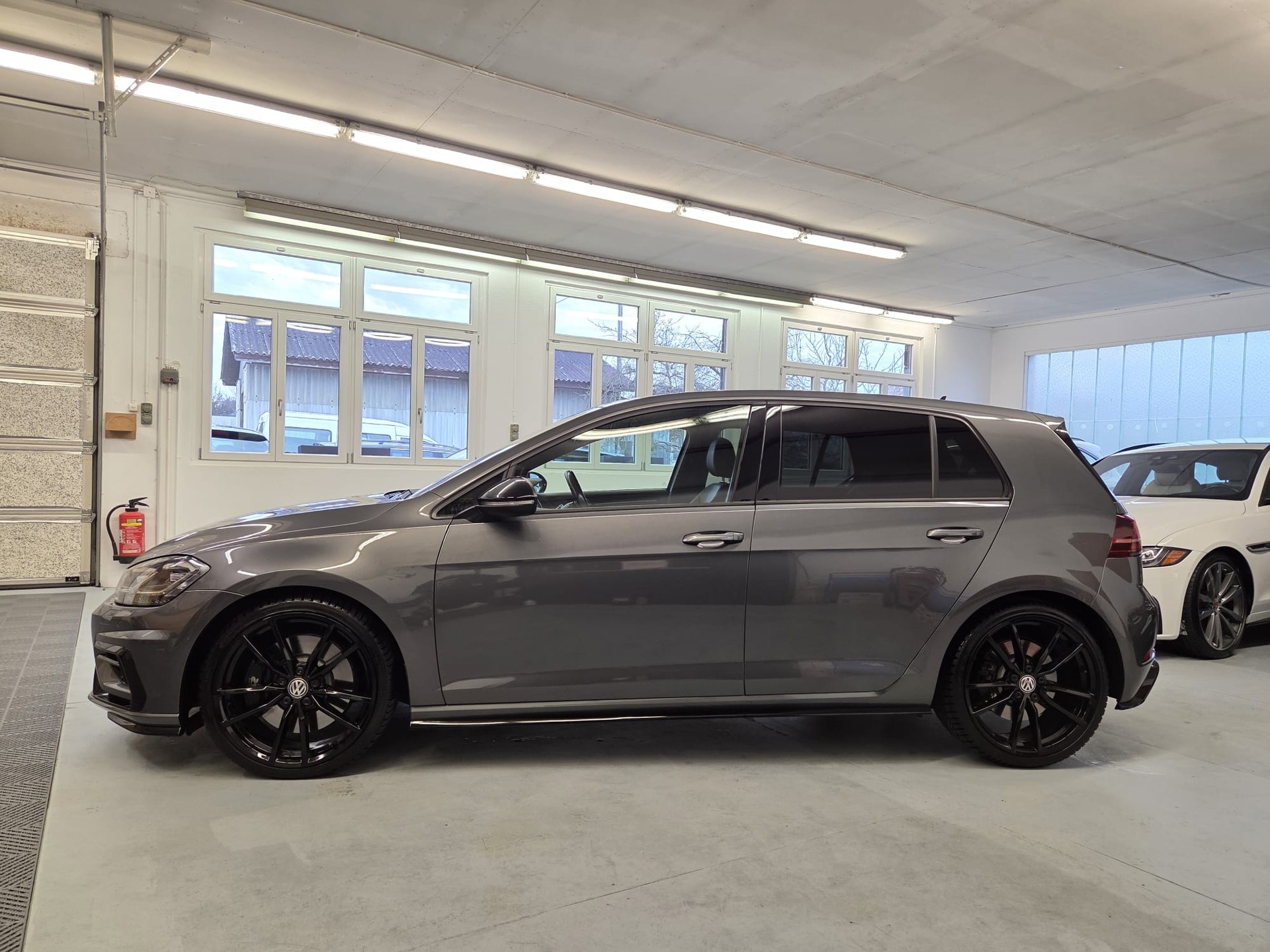 VW Golf 2.0 TSI R 4Motion DSG-image-1
