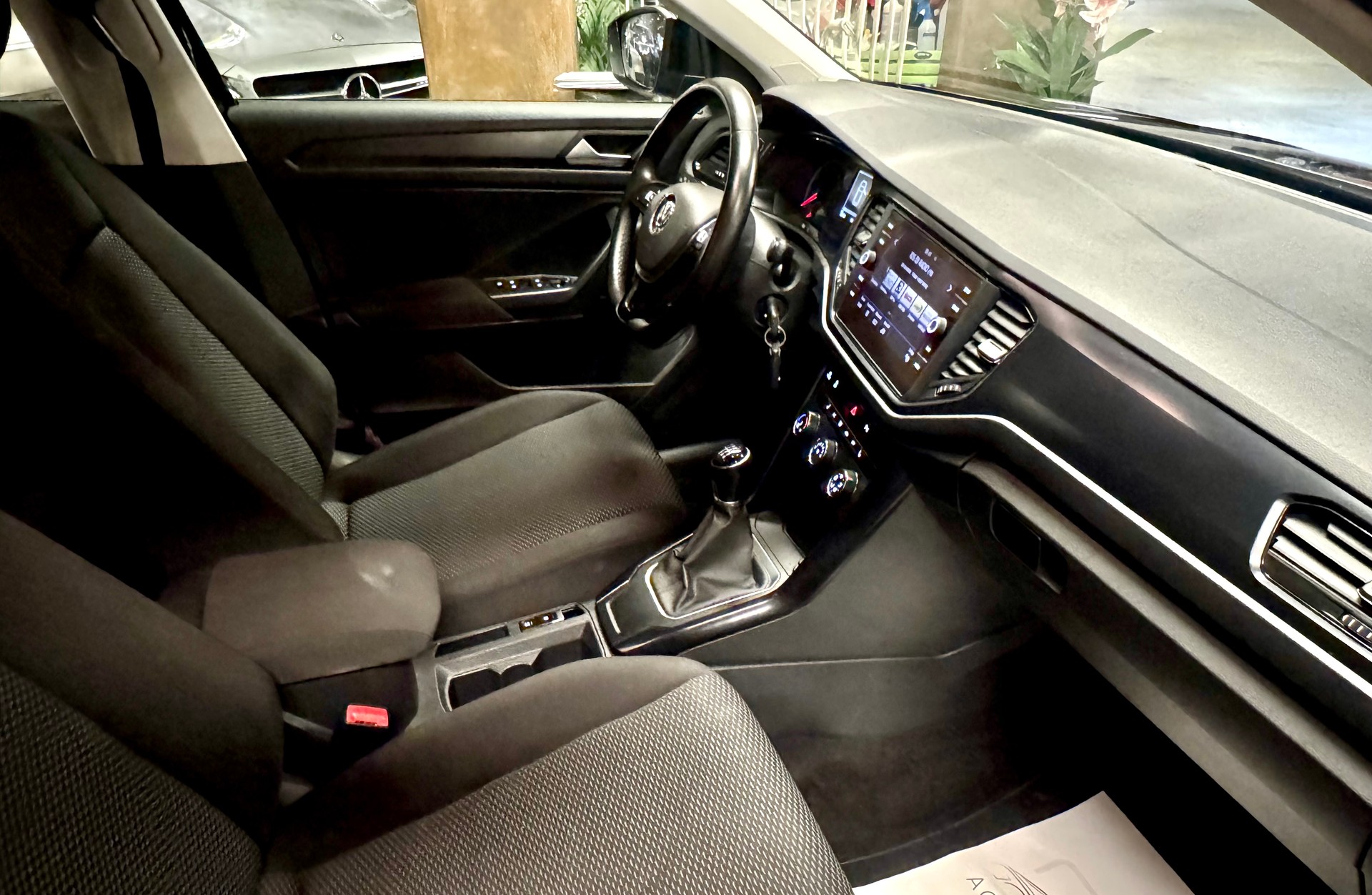 VW T-Roc 1.0 TSI Advance-image-25