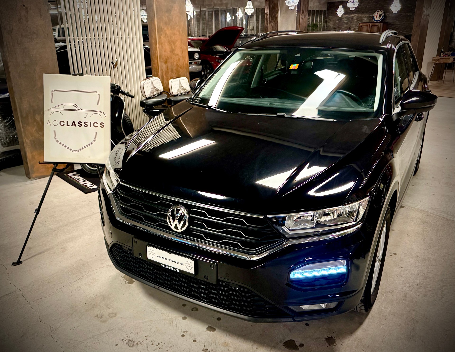 VW T-Roc 1.0 TSI Advance-image-0