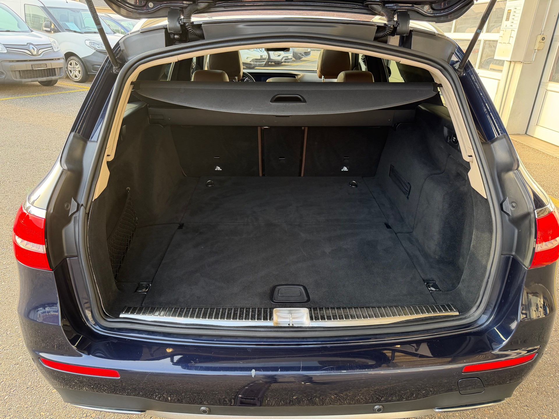 MERCEDES-BENZ E 43 AMG 4 Matic 9G-Tronic-image-14