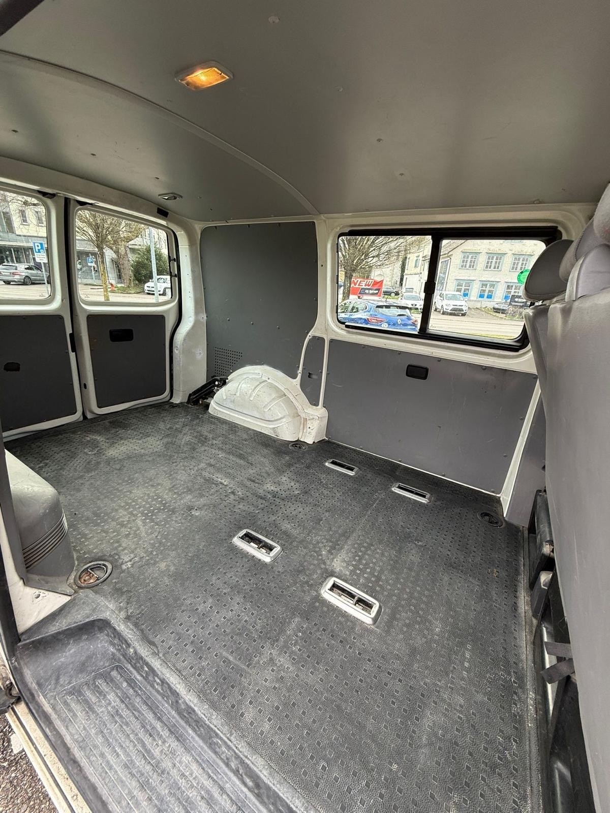 VW T5 1.9 TDI PD-image-6