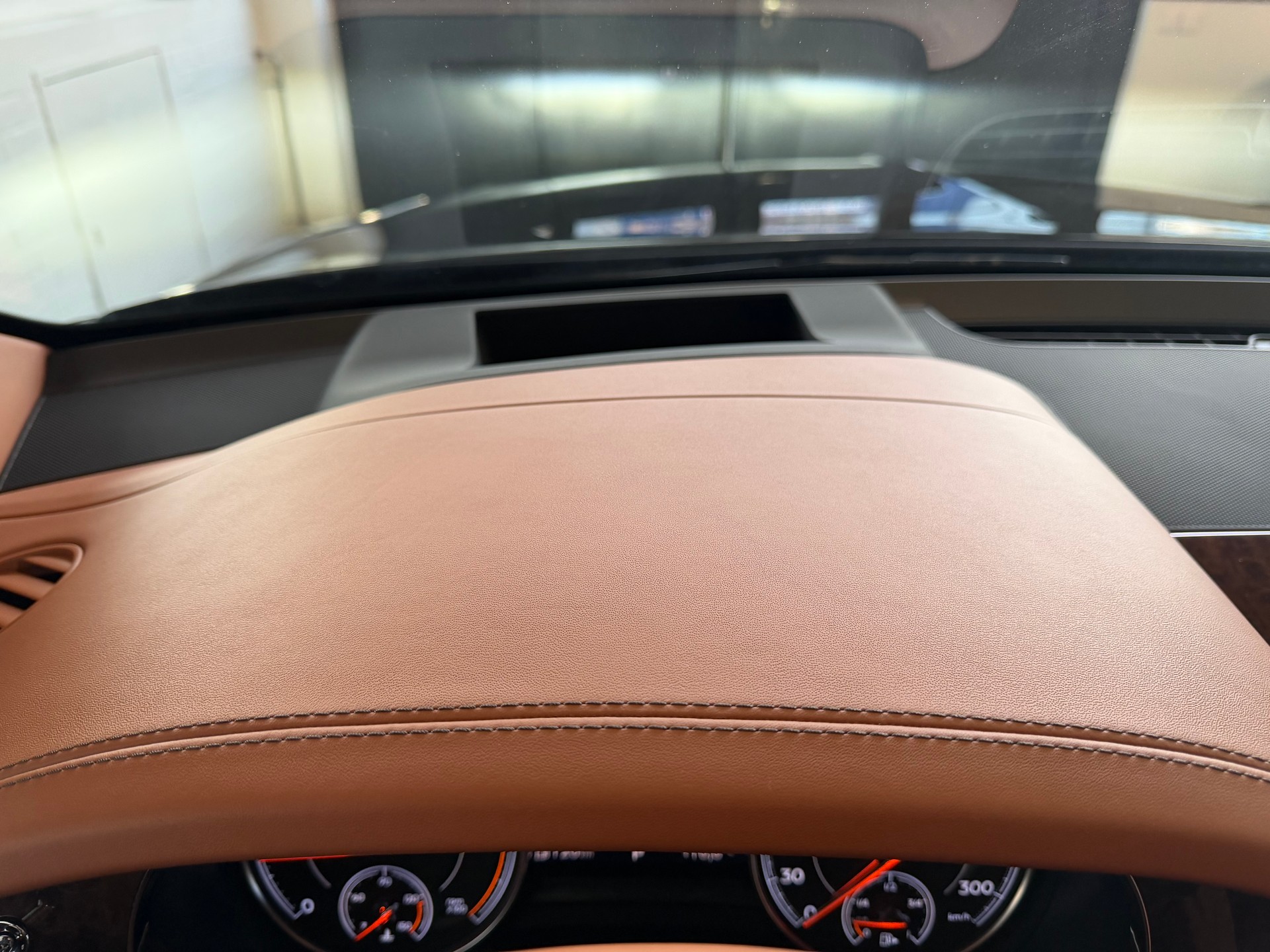 BENTLEY Bentayga 435 PS V8 Diesel 4X4 * GREEN / GRÜN *-image-20