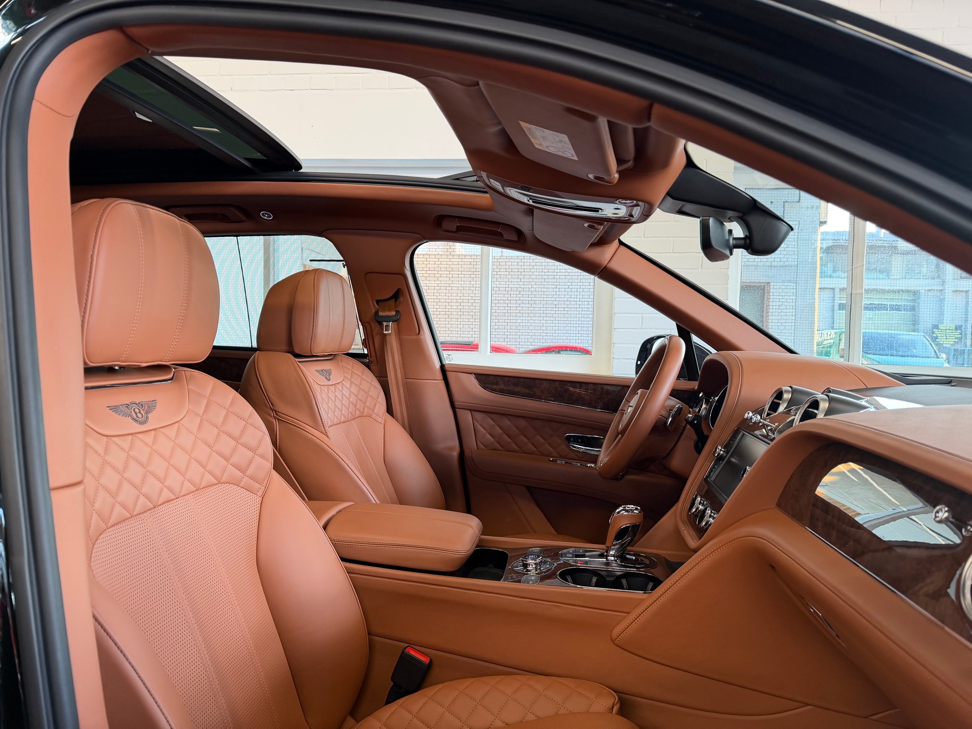 BENTLEY Bentayga 435 PS V8 Diesel 4X4 * GREEN / GRÜN *-image-8