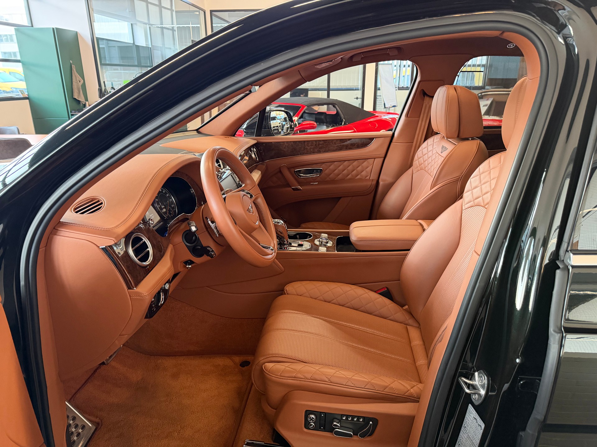BENTLEY Bentayga 435 PS V8 Diesel 4X4 * GREEN / GRÜN *-image-15