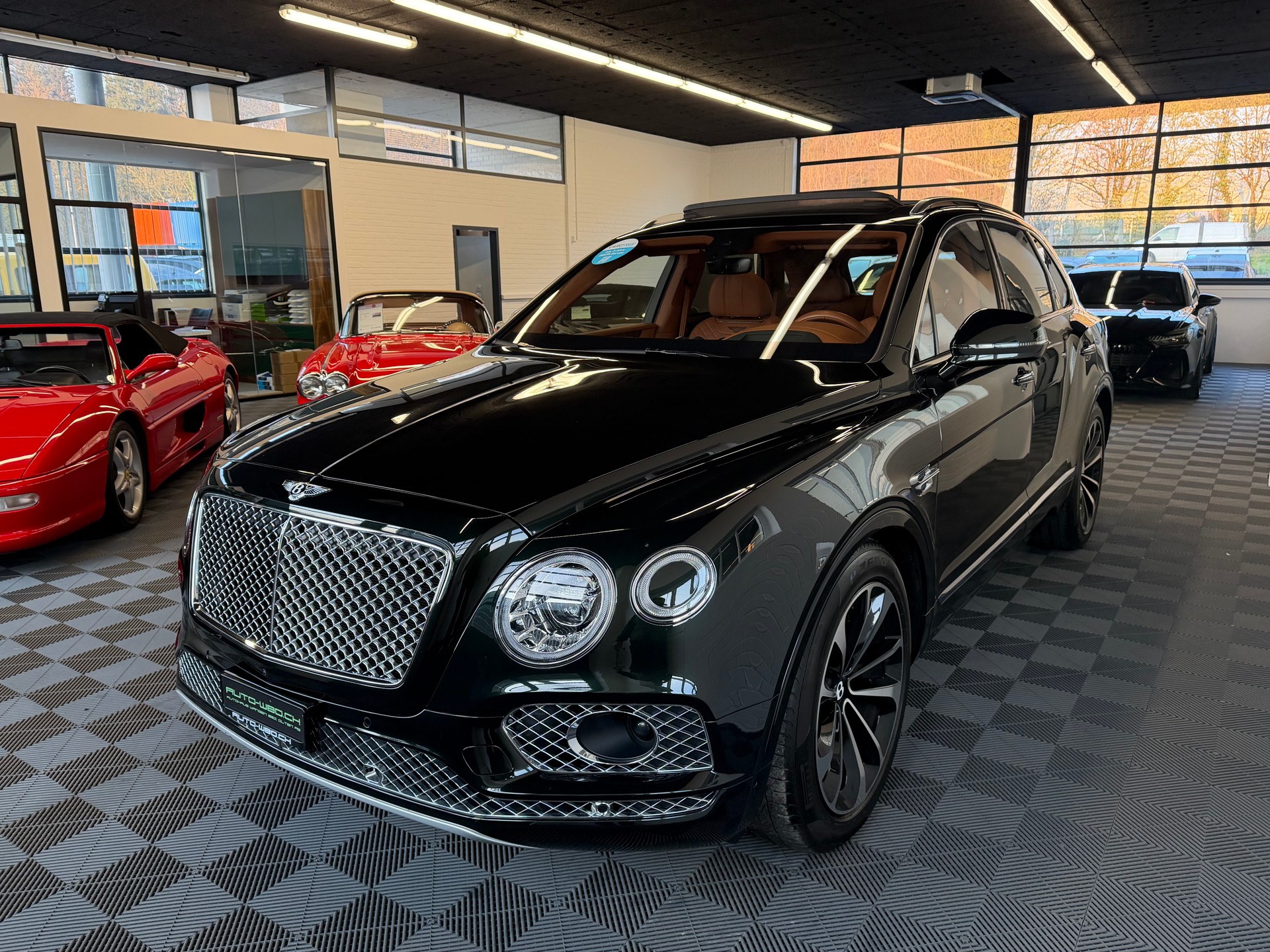 BENTLEY Bentayga 435 PS V8 Diesel 4X4 * GREEN / GRÜN *-image-5