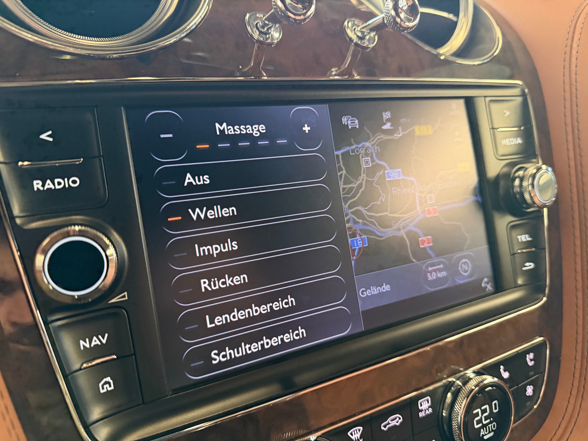 BENTLEY Bentayga 435 PS V8 Diesel 4X4 * GREEN / GRÜN *-image-23