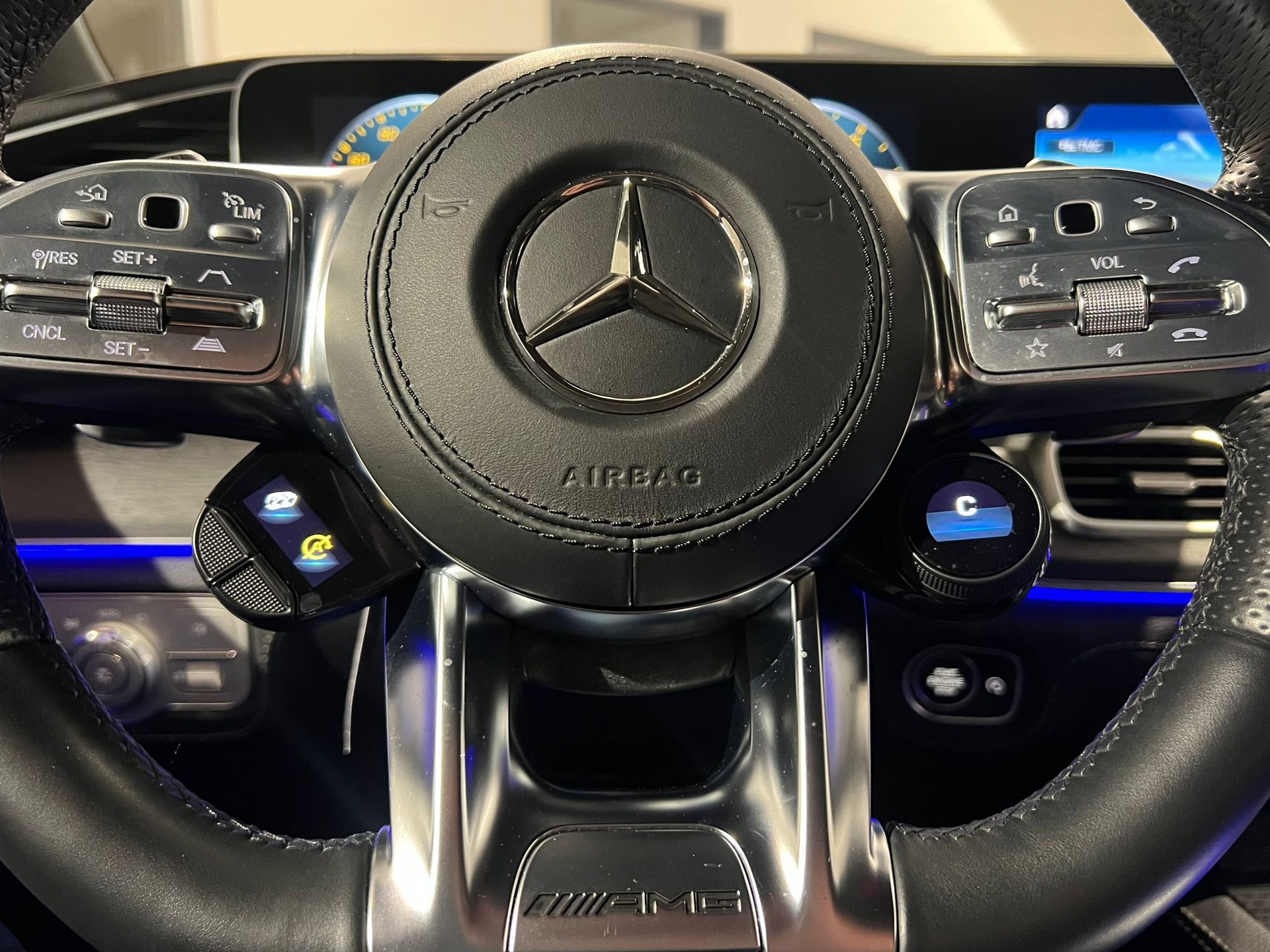 MERCEDES-BENZ GLE Coupé 53 AMG Premium Plus 4Matic+ Speedshift *Schweizer Fahrzeug*-image-12
