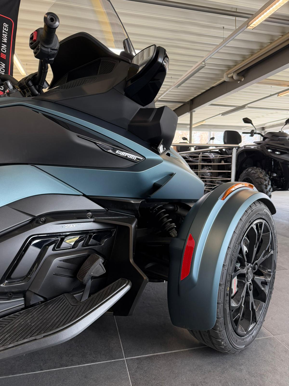 CAN-AM Spyder RT LTD-image-15