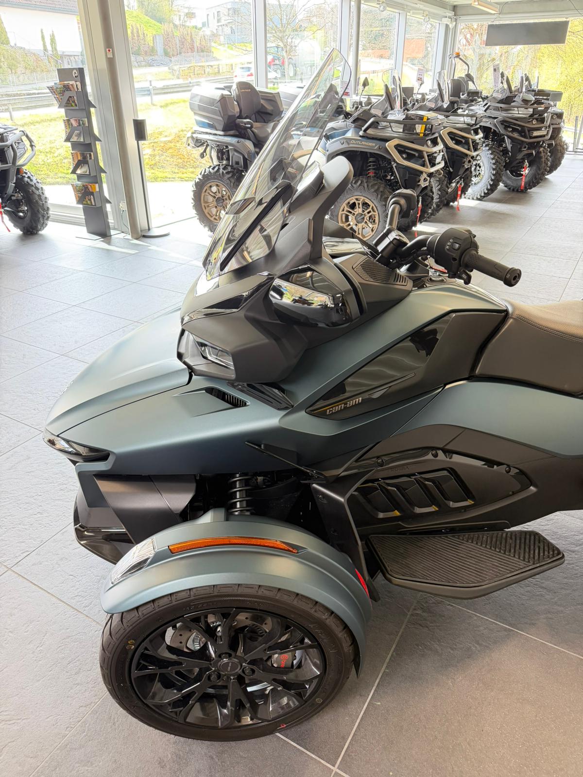 CAN-AM Spyder RT LTD-image-2