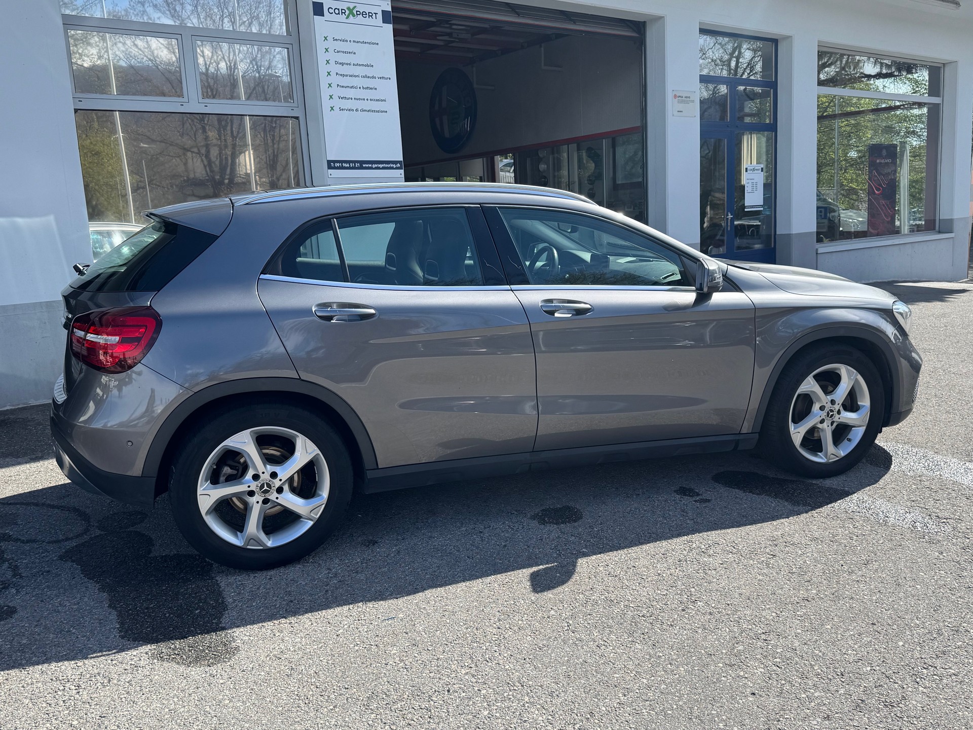 MERCEDES-BENZ GLA 220 d Style 4Matic 7G-DCT-showroom-element-1