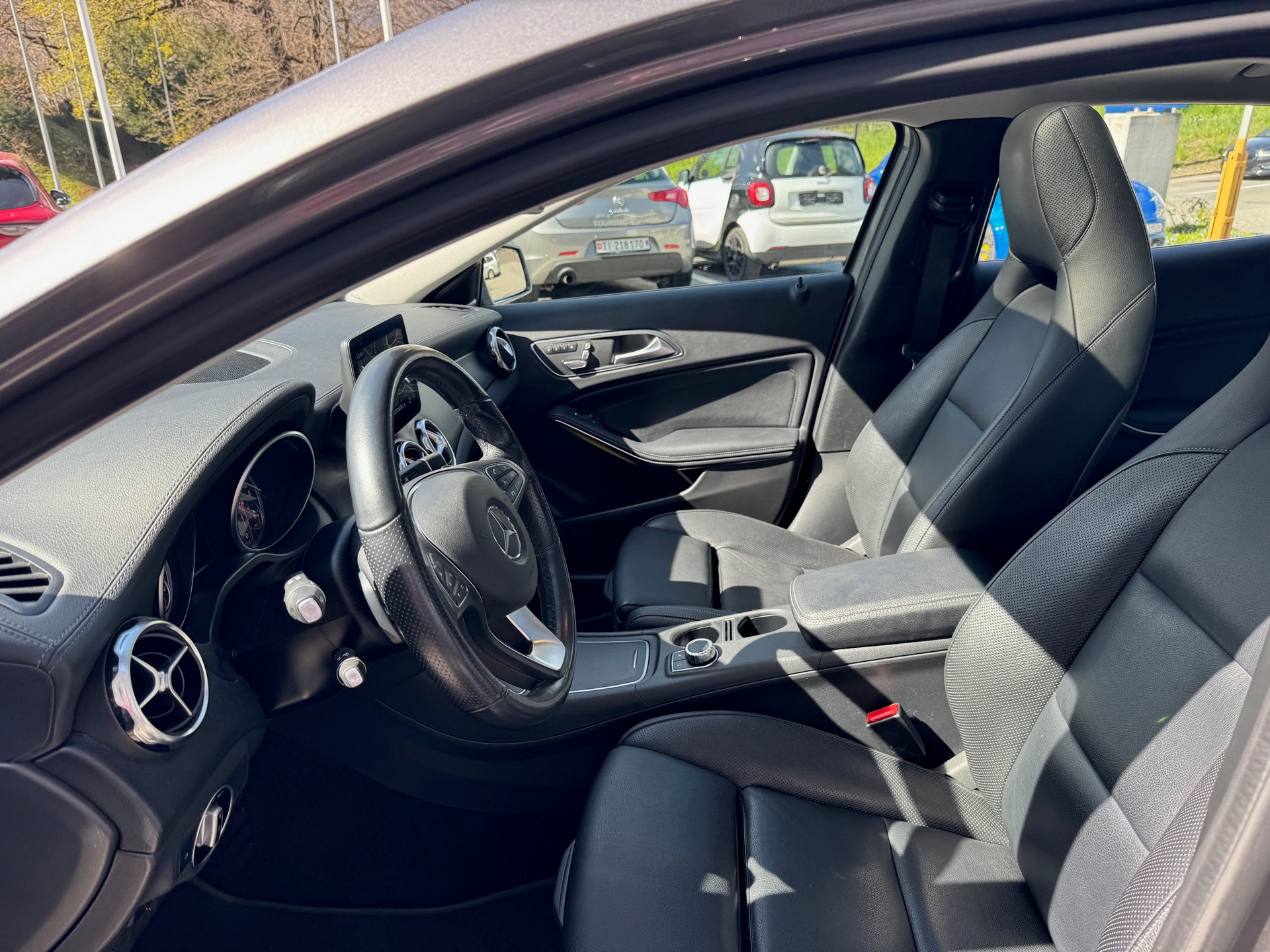 MERCEDES-BENZ GLA 220 d Style 4Matic 7G-DCT-image-8