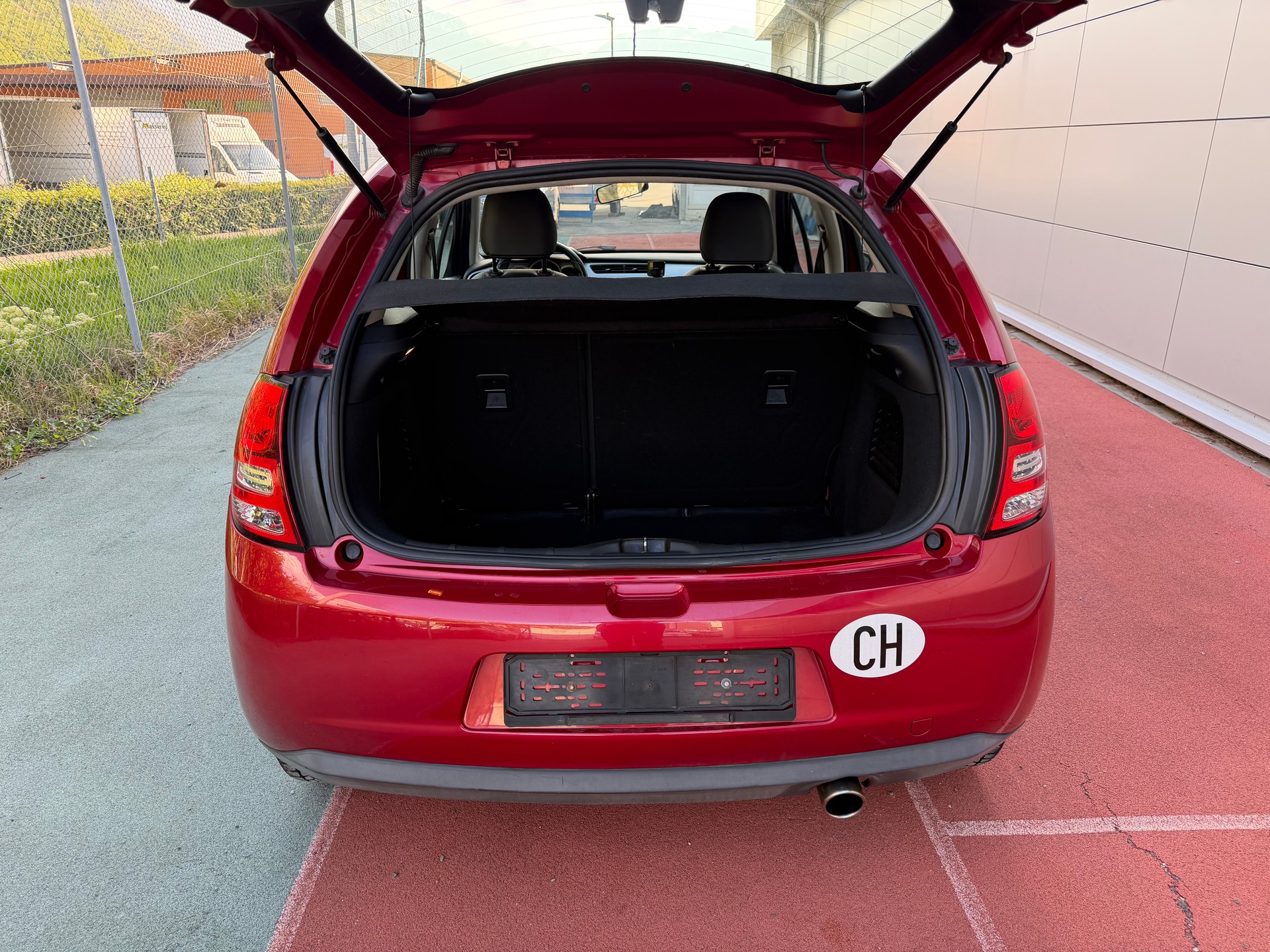 CITROEN C3 1.4i 16V Swiss Style-image-12