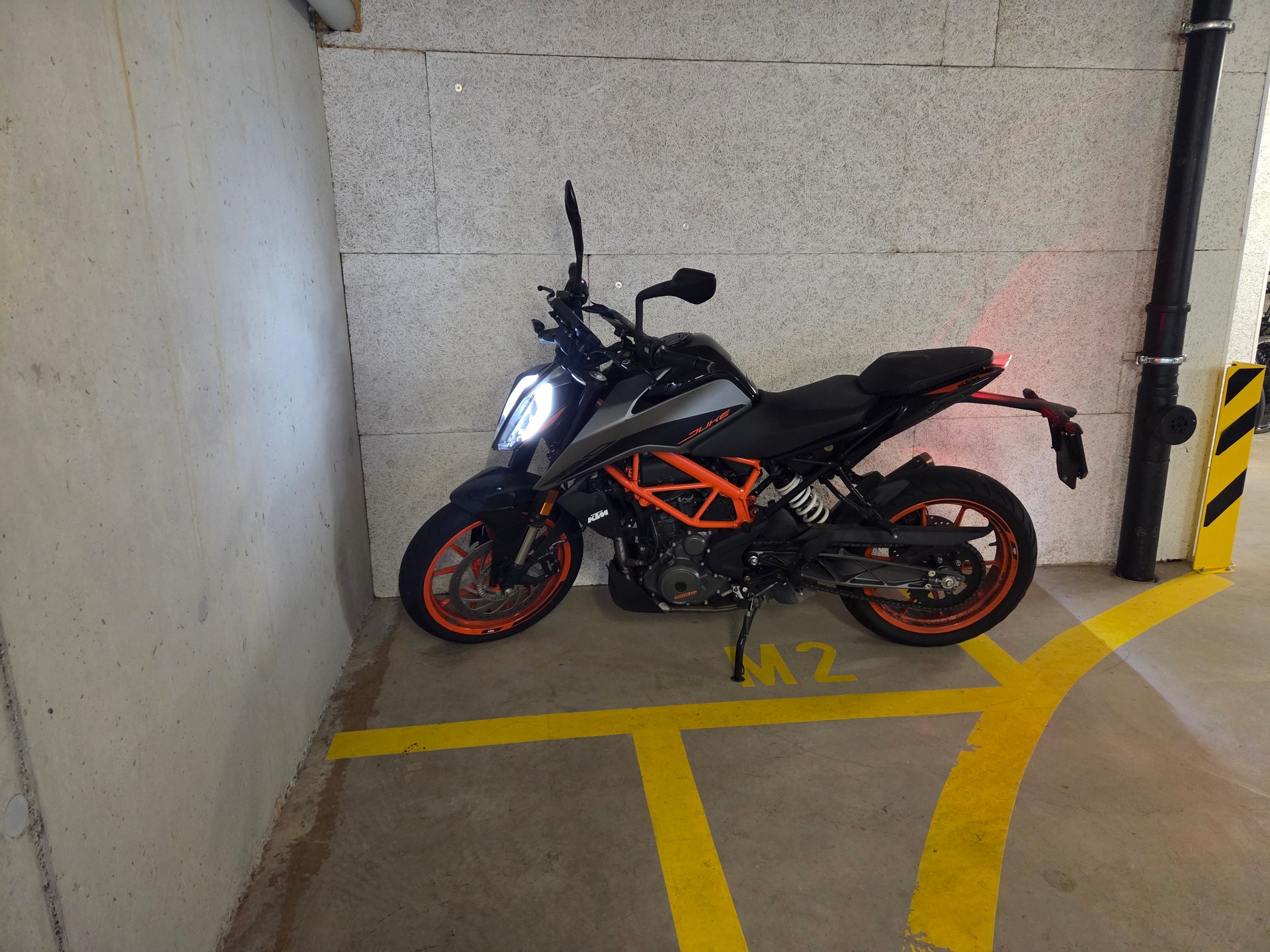 KTM 390 Duke-image-1
