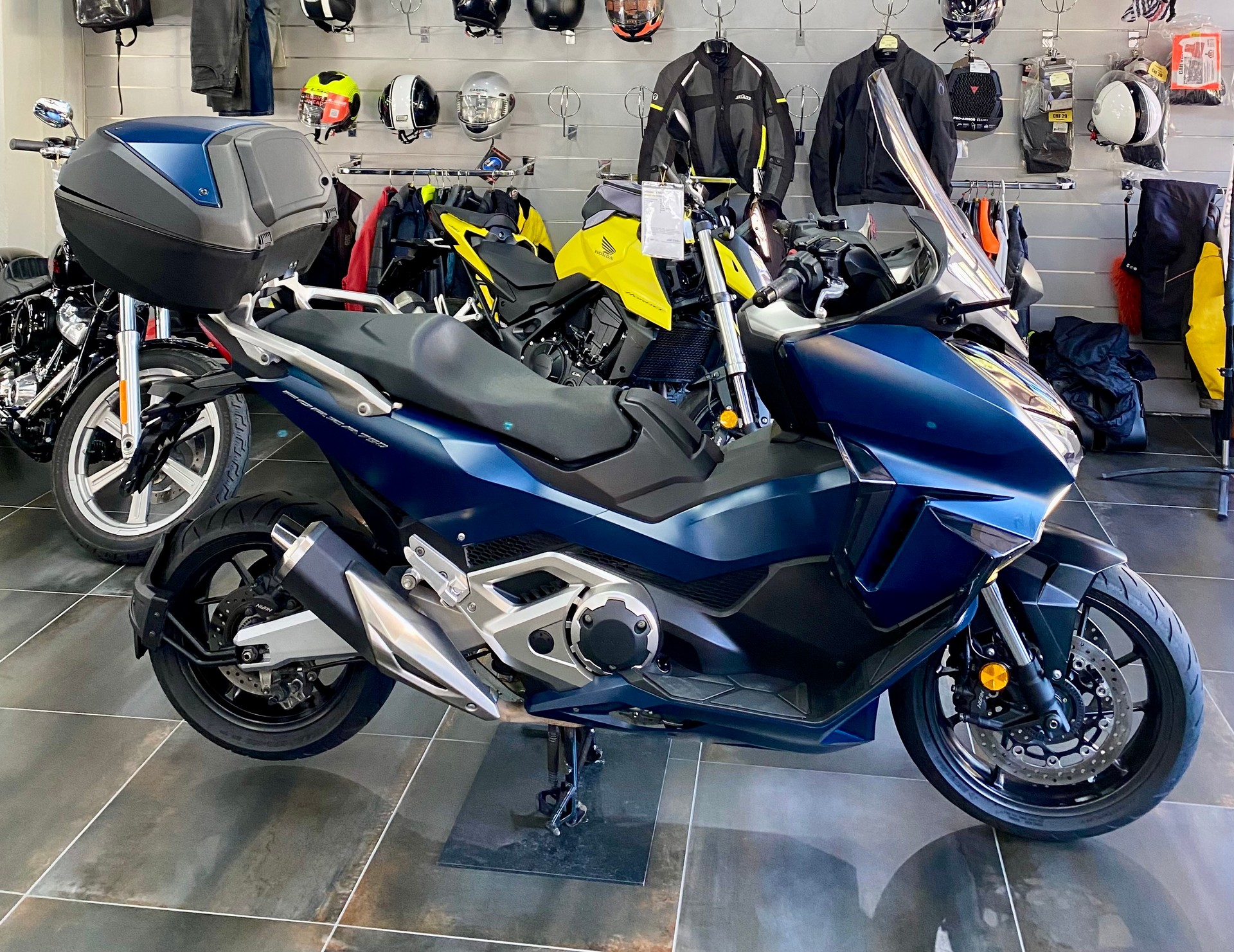 HONDA NSS 750
