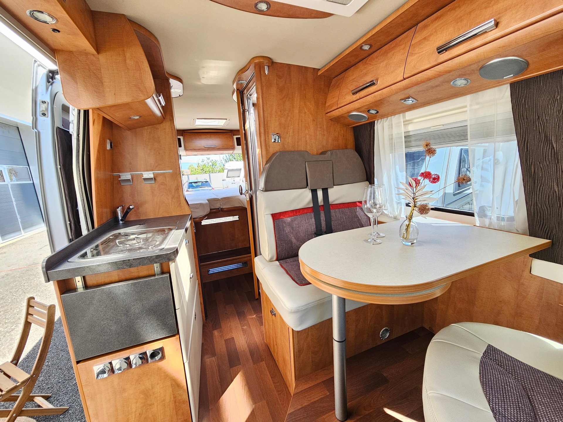 MALIBU V636 mit Einzelbetten, Anhängerkupplung!-image-9