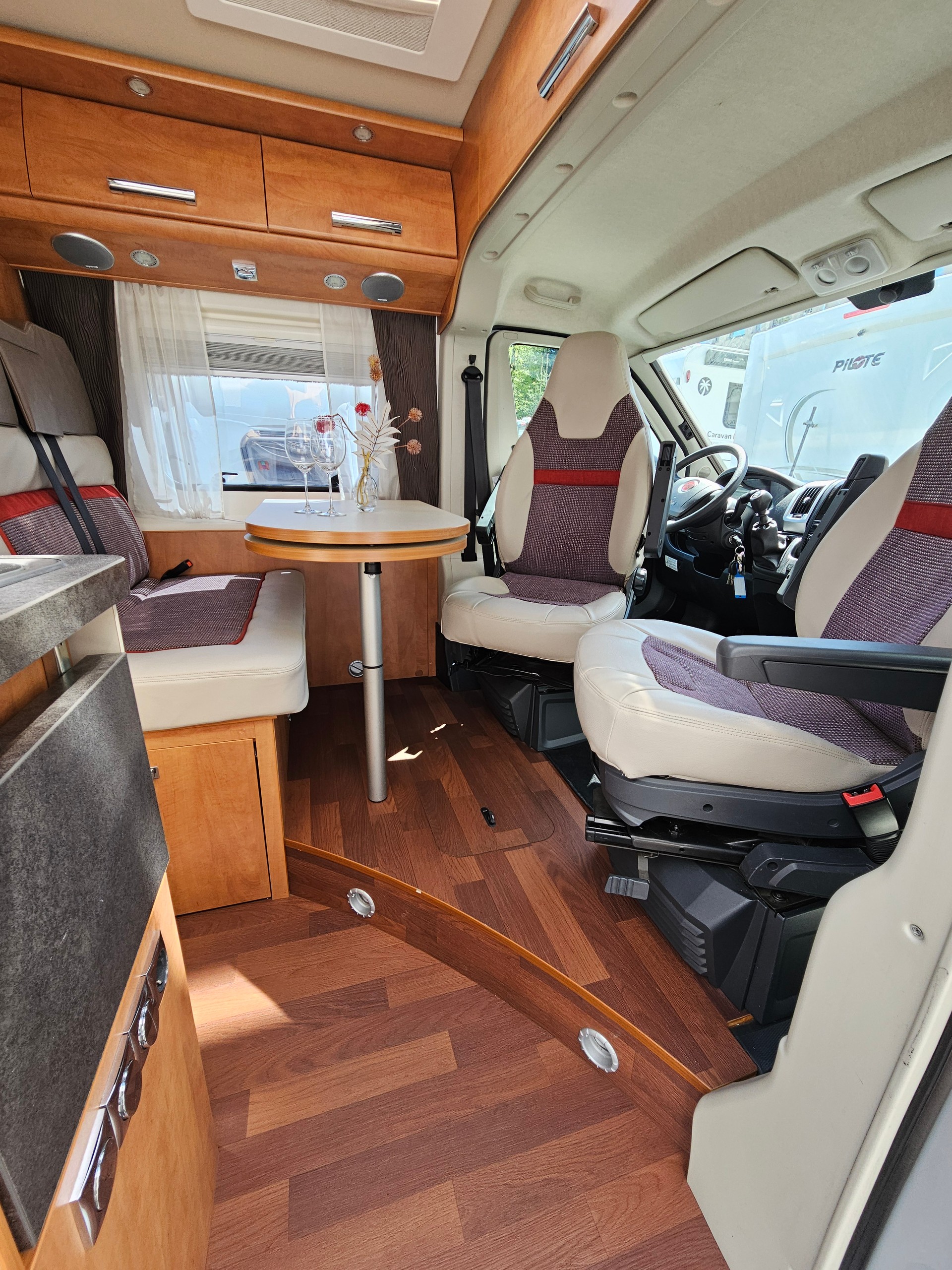 MALIBU V636 mit Einzelbetten, Anhängerkupplung!-image-6