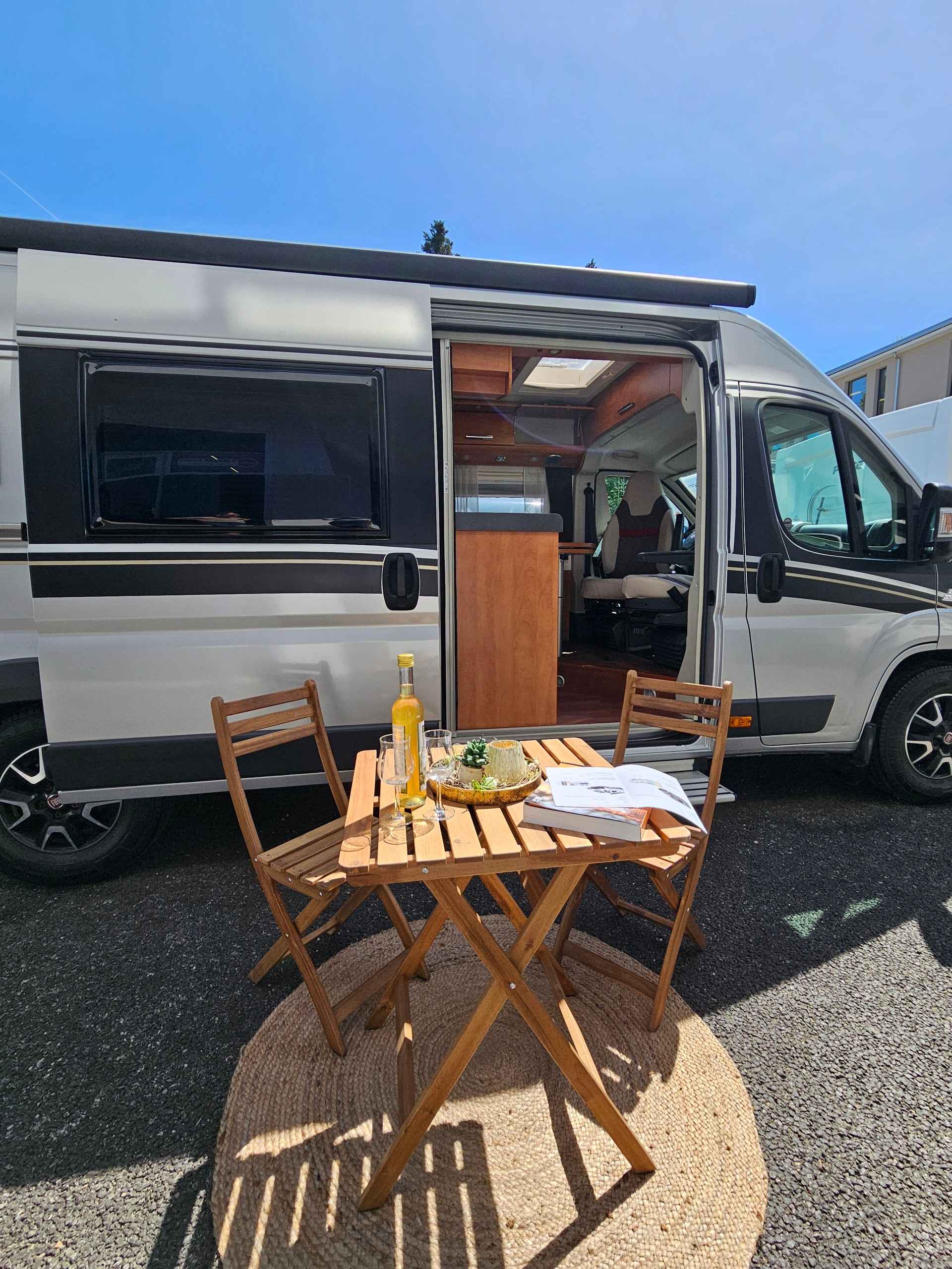 MALIBU V636 mit Einzelbetten, Anhängerkupplung!-image-1