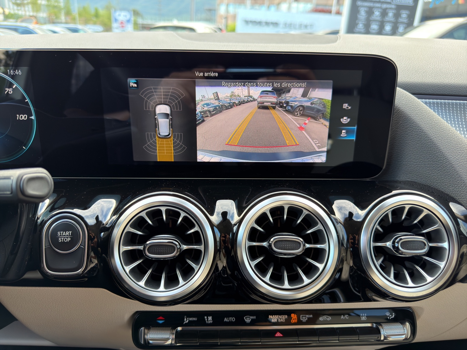 MERCEDES-BENZ EQA 250-image-15