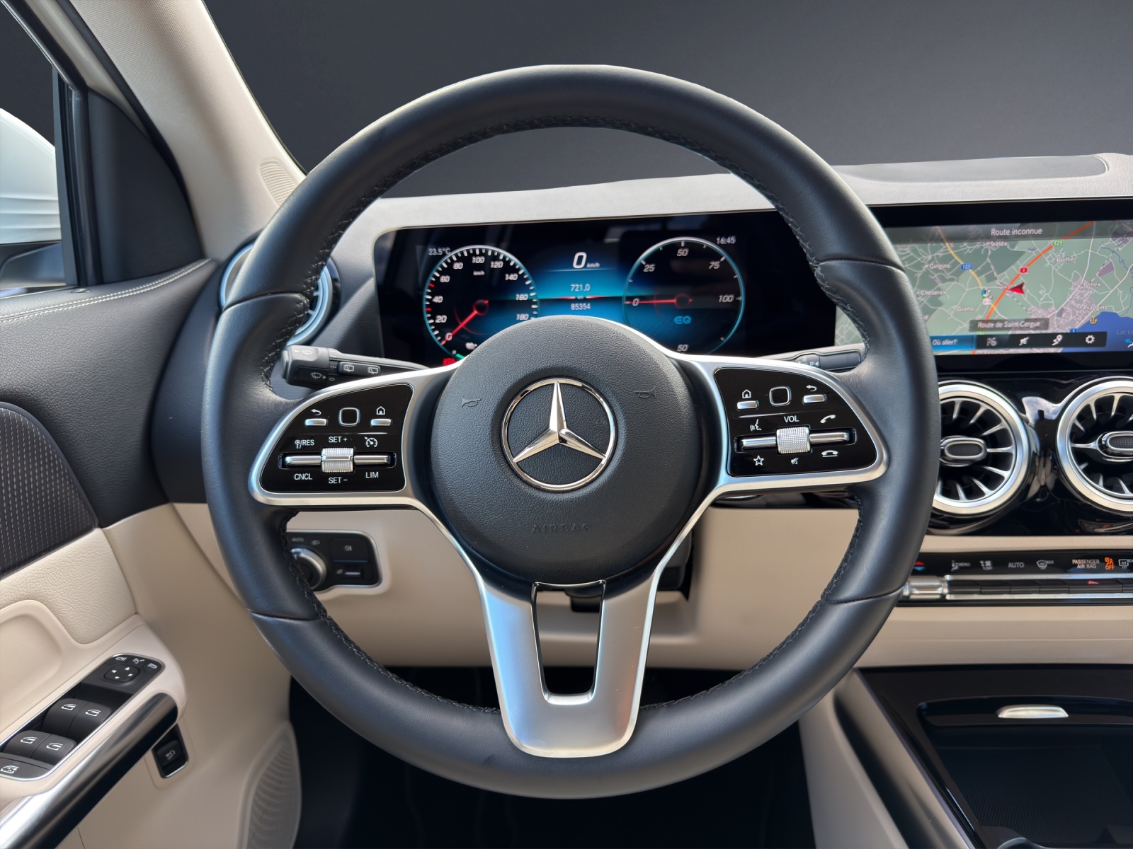 MERCEDES-BENZ EQA 250-image-14