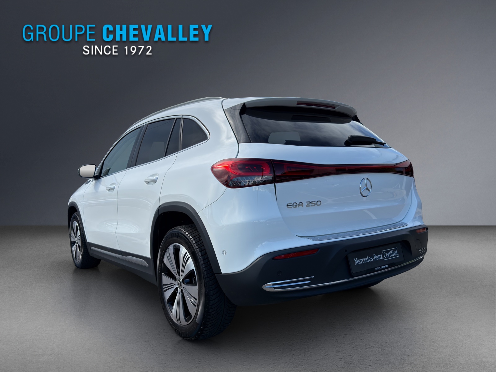 MERCEDES-BENZ EQA 250-showroom-element-3