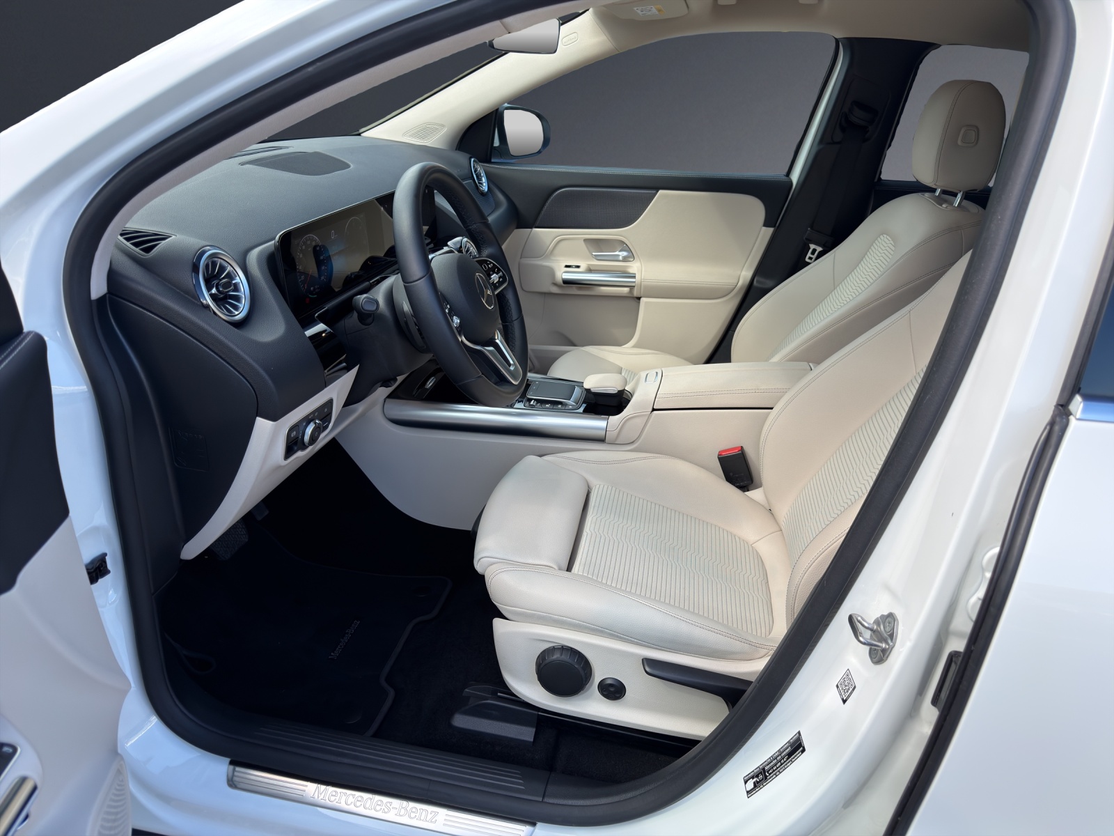 MERCEDES-BENZ EQA 250-image-5