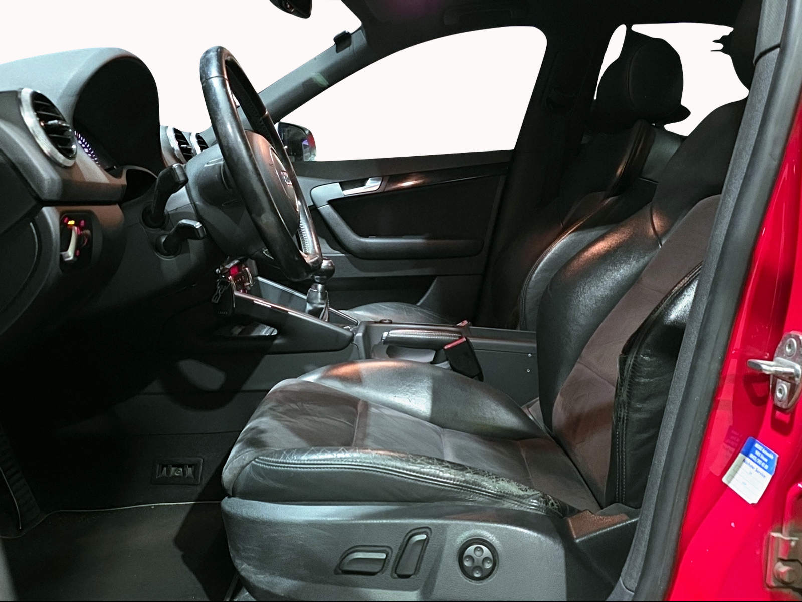 AUDI S3 Sportback 2.0 TFSI quattro-image-8