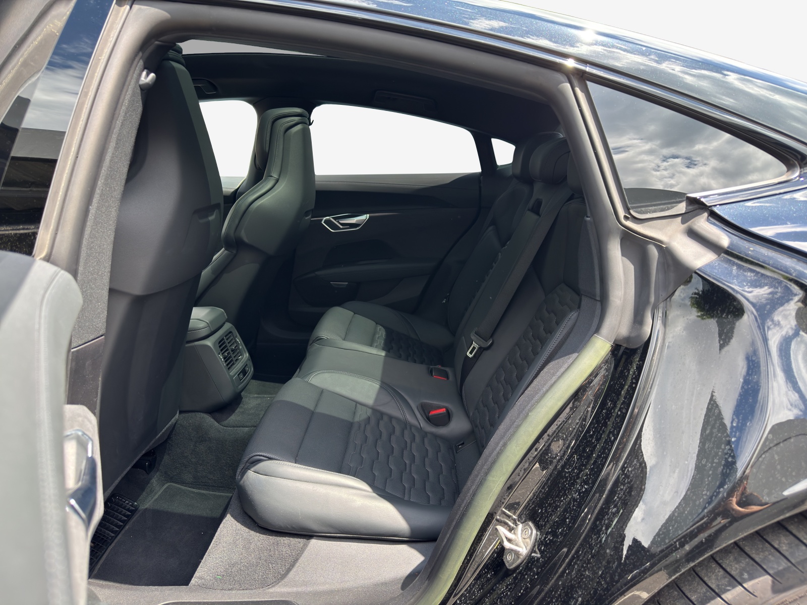 AUDI e-tron GT quattro-image-11