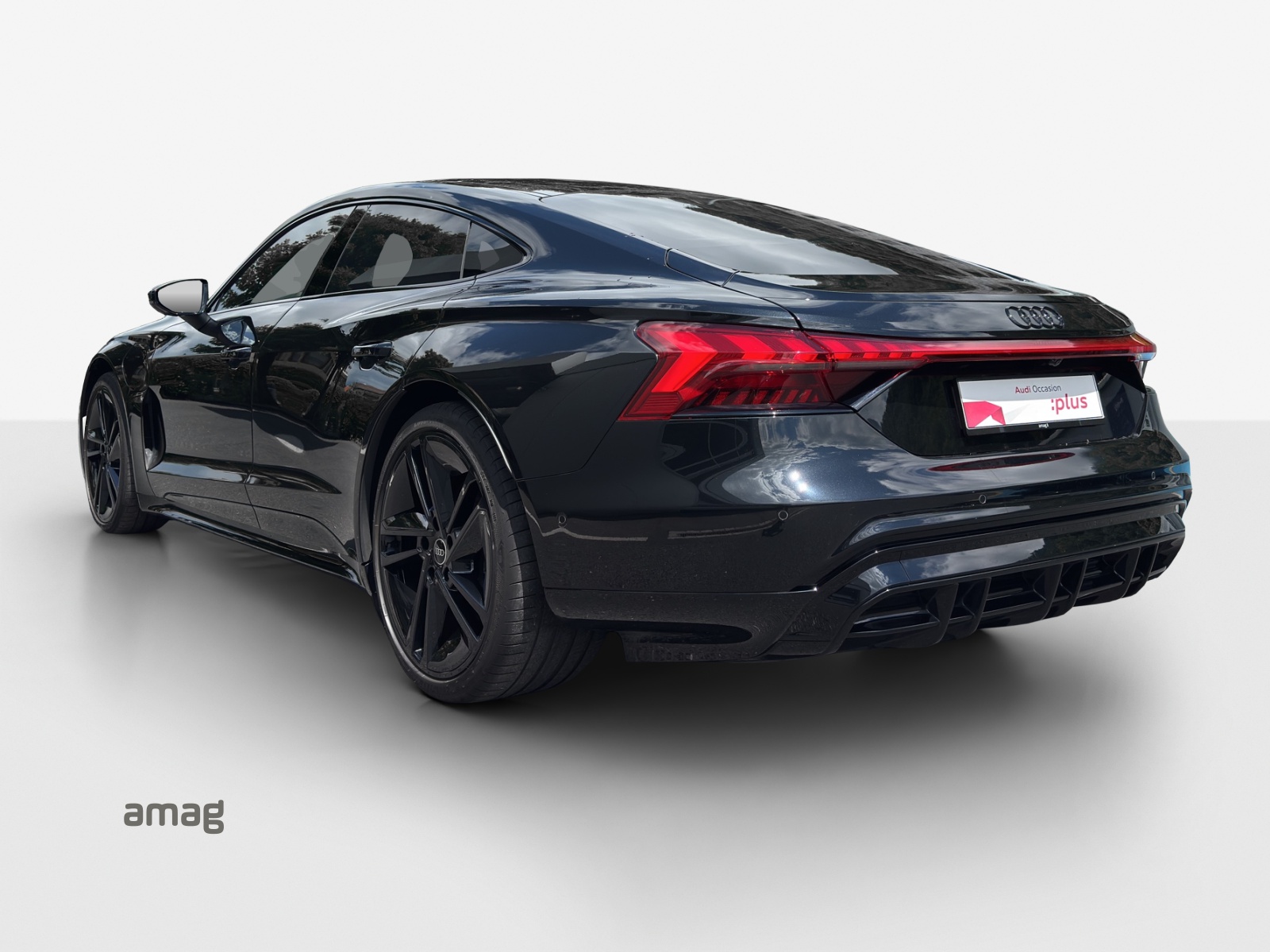 AUDI e-tron GT quattro-showroom-element-2