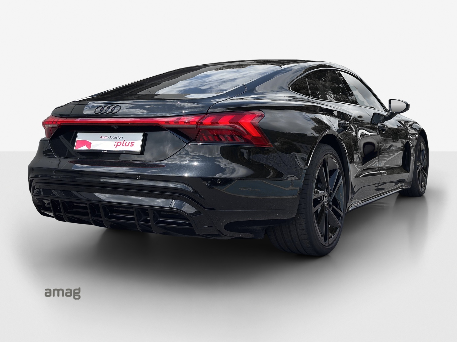 AUDI e-tron GT quattro-image-4