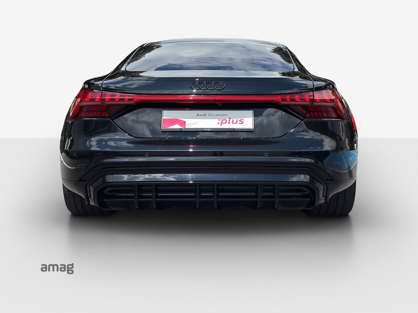 AUDI e-tron GT quattro-showroom-element-3